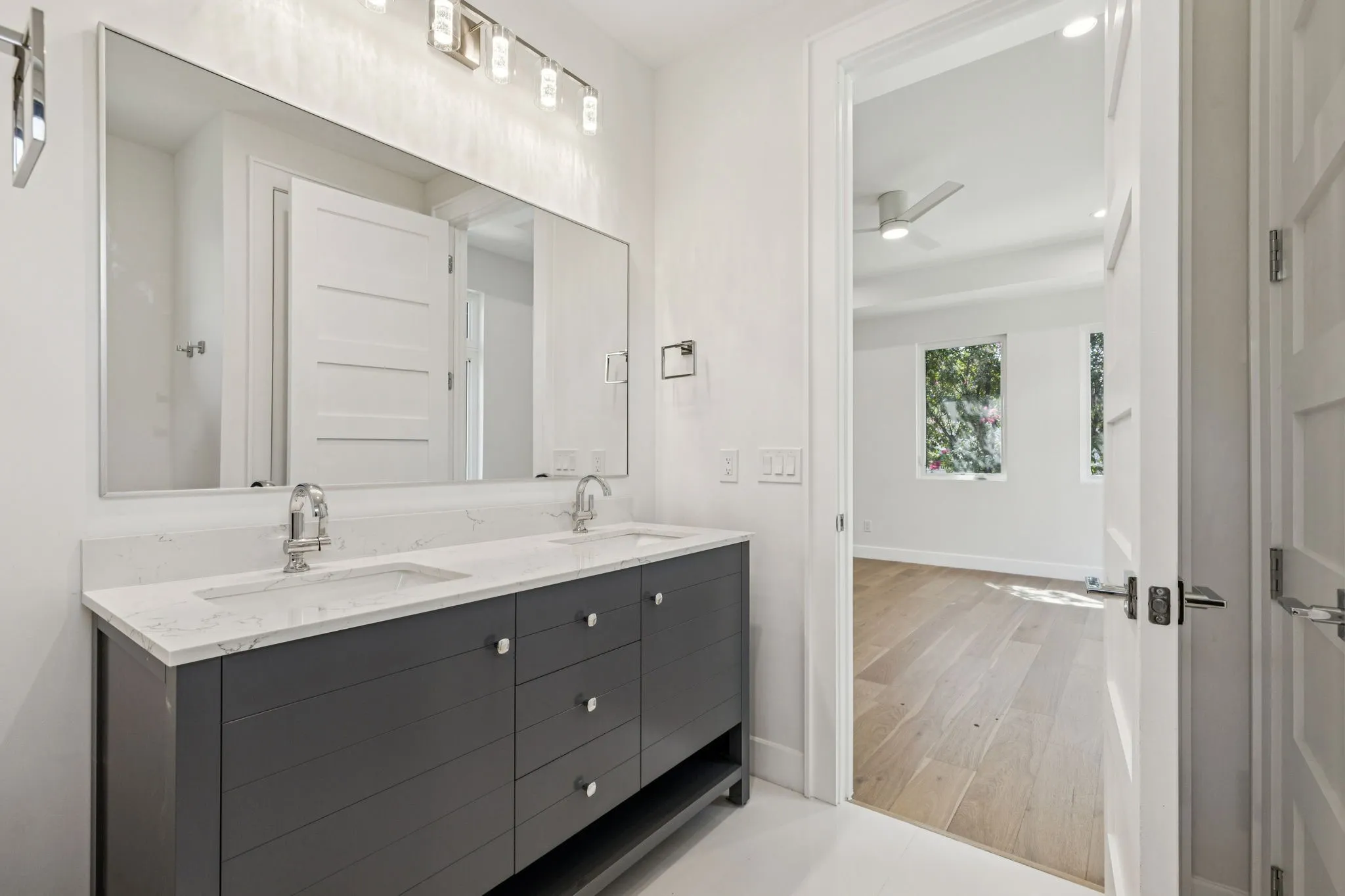 Single Family Residence For Rent in Dallas County , 900 Haines Avenue, Dallas, Texas 75208, 4 Bedroom, 3 Bathroom, Garage spaces, 2,700 Sqft, built in 2025, mls#21359148, Real Estate Agent in Dallas, Homes For Rent in Dallas county, Homes For Rent in Dallas, Realtor in Dallas Texas, Real Estate Brokerage Independent Realty Texas, Luminita Cordes Realtor