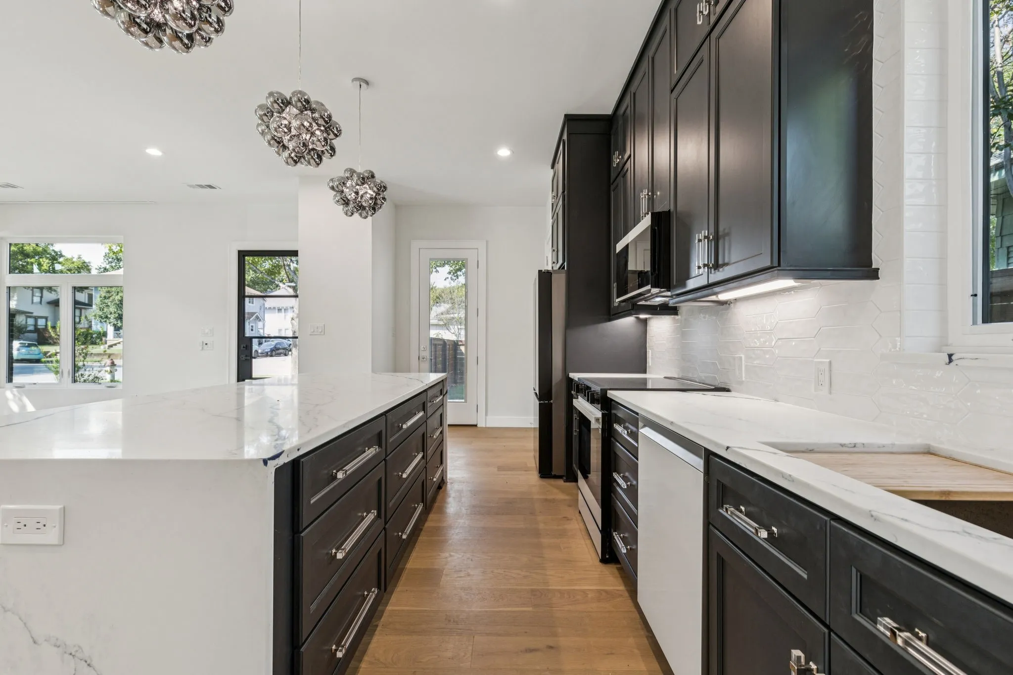 Single Family Residence For Rent in Dallas County , 900 Haines Avenue, Dallas, Texas 75208, 4 Bedroom, 3 Bathroom, Garage spaces, 2,700 Sqft, built in 2025, mls#21359148, Real Estate Agent in Dallas, Homes For Rent in Dallas county, Homes For Rent in Dallas, Realtor in Dallas Texas, Real Estate Brokerage Independent Realty Texas, Luminita Cordes Realtor