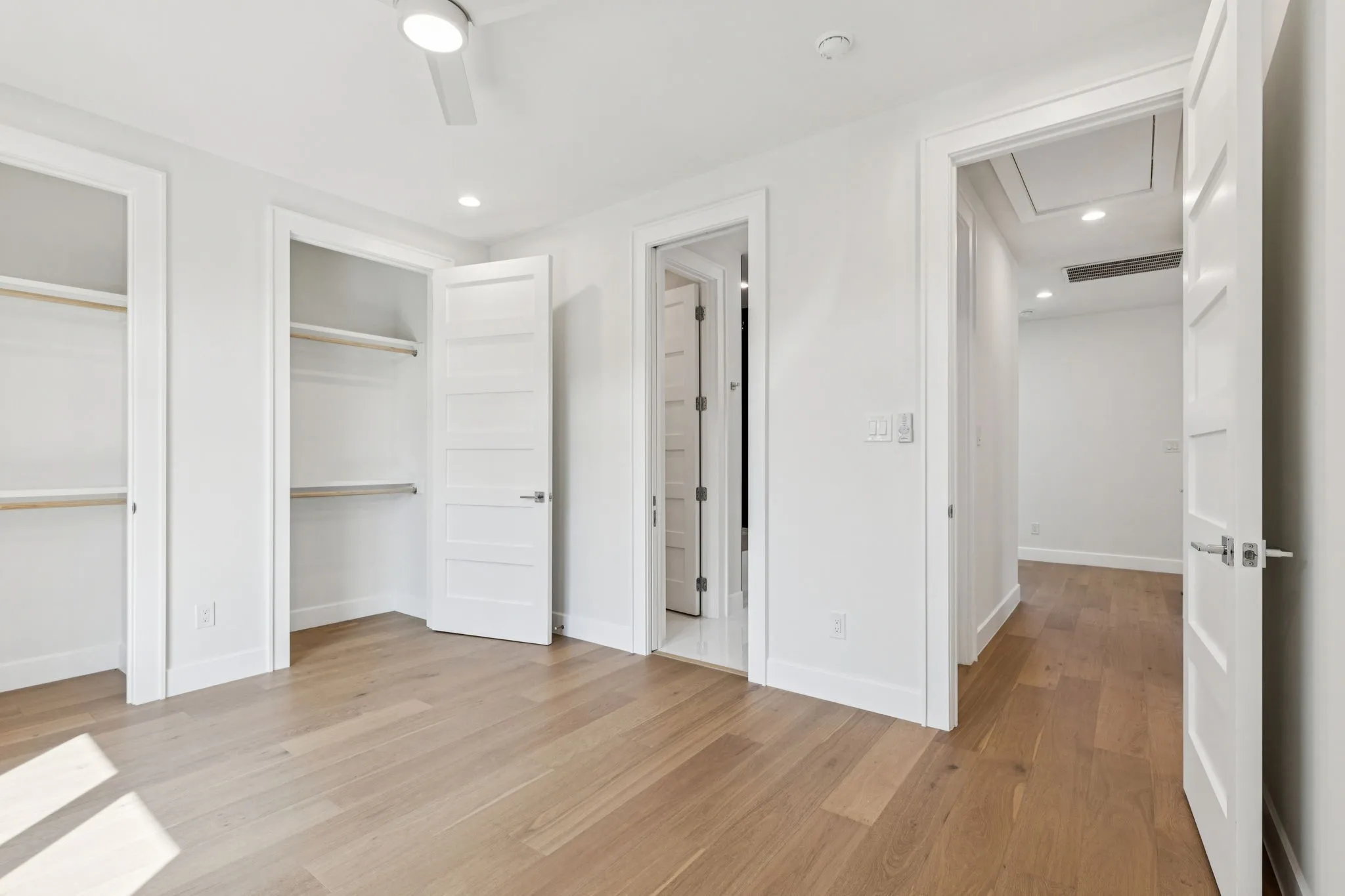 Single Family Residence For Rent in Dallas County , 900 Haines Avenue, Dallas, Texas 75208, 4 Bedroom, 3 Bathroom, Garage spaces, 2,700 Sqft, built in 2025, mls#21359148, Real Estate Agent in Dallas, Homes For Rent in Dallas county, Homes For Rent in Dallas, Realtor in Dallas Texas, Real Estate Brokerage Independent Realty Texas, Luminita Cordes Realtor