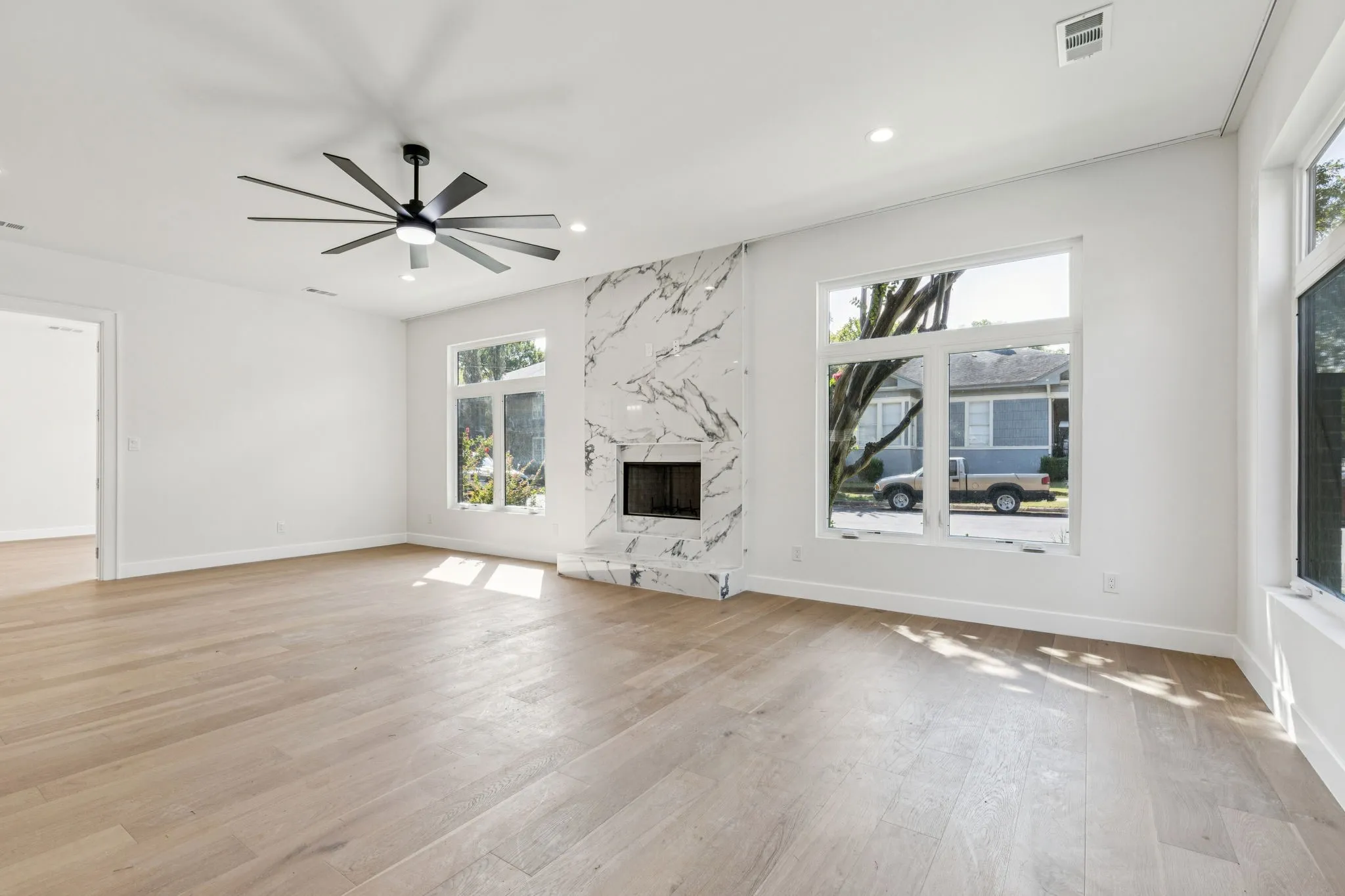 Single Family Residence For Rent in Dallas County , 900 Haines Avenue, Dallas, Texas 75208, 4 Bedroom, 3 Bathroom, Garage spaces, 2,700 Sqft, built in 2025, mls#21359148, Real Estate Agent in Dallas, Homes For Rent in Dallas county, Homes For Rent in Dallas, Realtor in Dallas Texas, Real Estate Brokerage Independent Realty Texas, Luminita Cordes Realtor