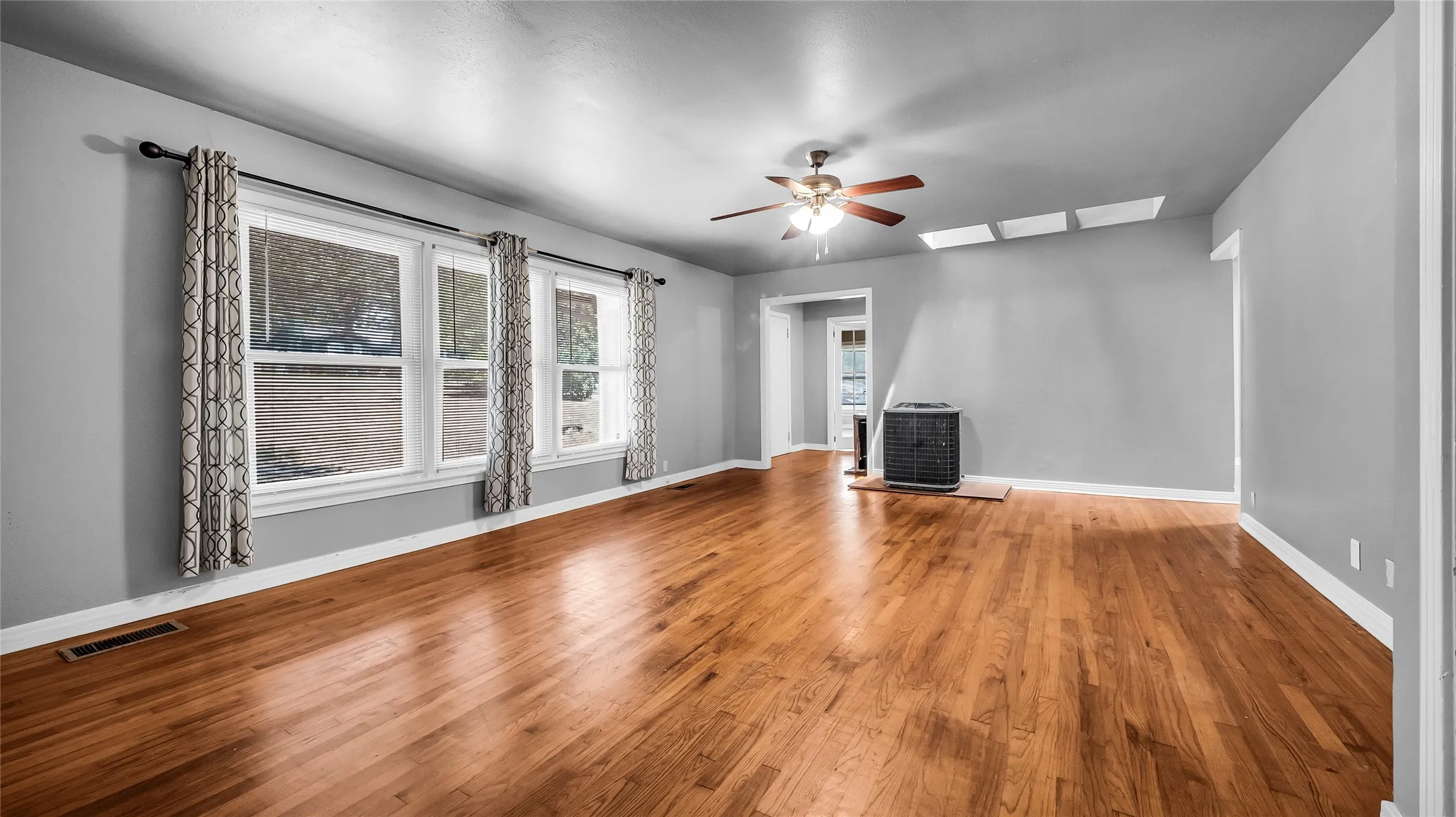 Single Family Residence For Rent in Grayson County , 1528 W Day Street, Denison, Texas 75020, 3 Bedroom, 2 Bathroom, 1 Garage spaces, 1,956 Sqft, built in 1950, mls#21358461, Real Estate Agent in Denison, Homes For Rent in Grayson county, Homes For Rent in Denison, Realtor in Denison Texas, Real Estate Brokerage Independent Realty Texas, Luminita Cordes Realtor