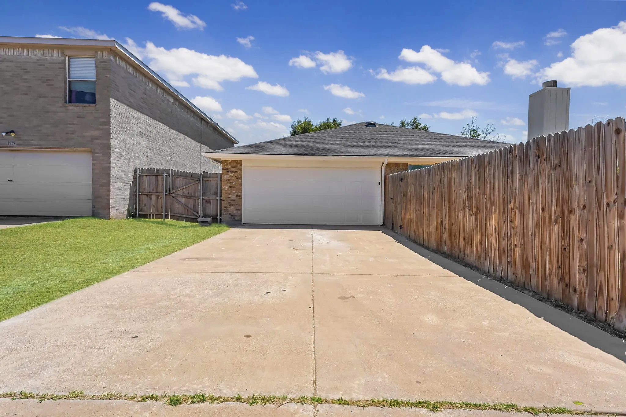 Single Family Residence For Sale in Dallas County , 1941 Indian Lilac Drive, Lancaster, Texas 75146, 4 Bedroom, 2 Bathroom, 2 Garage spaces, 1,808 Sqft, built in 2006, mls#21359183, Real Estate Agent in Lancaster, Homes For Sale in Dallas county, Homes For Sale in Lancaster, Realtor in Lancaster Texas, Real Estate Brokerage Independent Realty Texas, Luminita Cordes Realtor