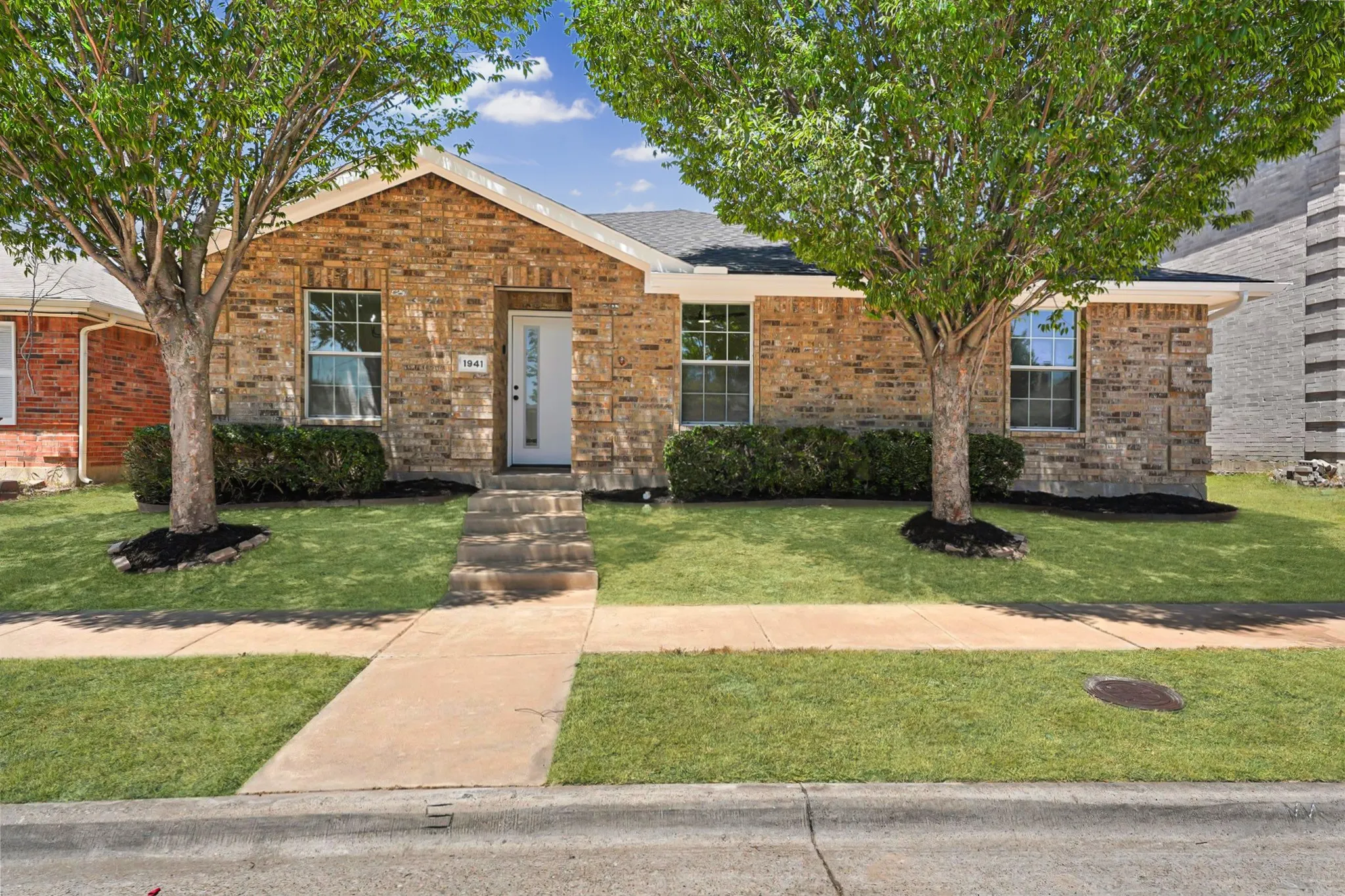 Single Family Residence For Sale in Dallas County , 1941 Indian Lilac Drive, Lancaster, Texas 75146, 4 Bedroom, 2 Bathroom, 2 Garage spaces, 1,808 Sqft, built in 2006, mls#21359183, Real Estate Agent in Lancaster, Homes For Sale in Dallas county, Homes For Sale in Lancaster, Realtor in Lancaster Texas, Real Estate Brokerage Independent Realty Texas, Luminita Cordes Realtor