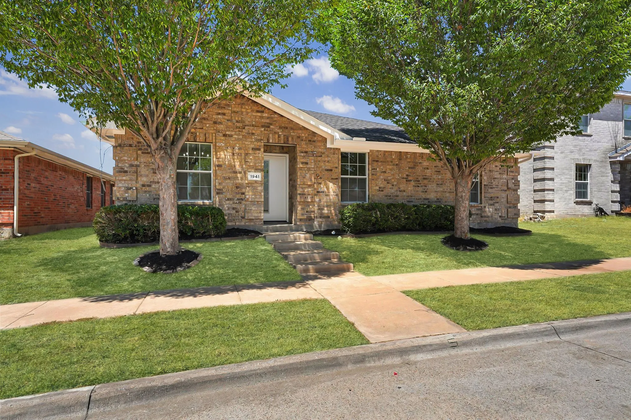 Single Family Residence For Sale in Dallas County , 1941 Indian Lilac Drive, Lancaster, Texas 75146, 4 Bedroom, 2 Bathroom, 2 Garage spaces, 1,808 Sqft, built in 2006, mls#21359183, Real Estate Agent in Lancaster, Homes For Sale in Dallas county, Homes For Sale in Lancaster, Realtor in Lancaster Texas, Real Estate Brokerage Independent Realty Texas, Luminita Cordes Realtor