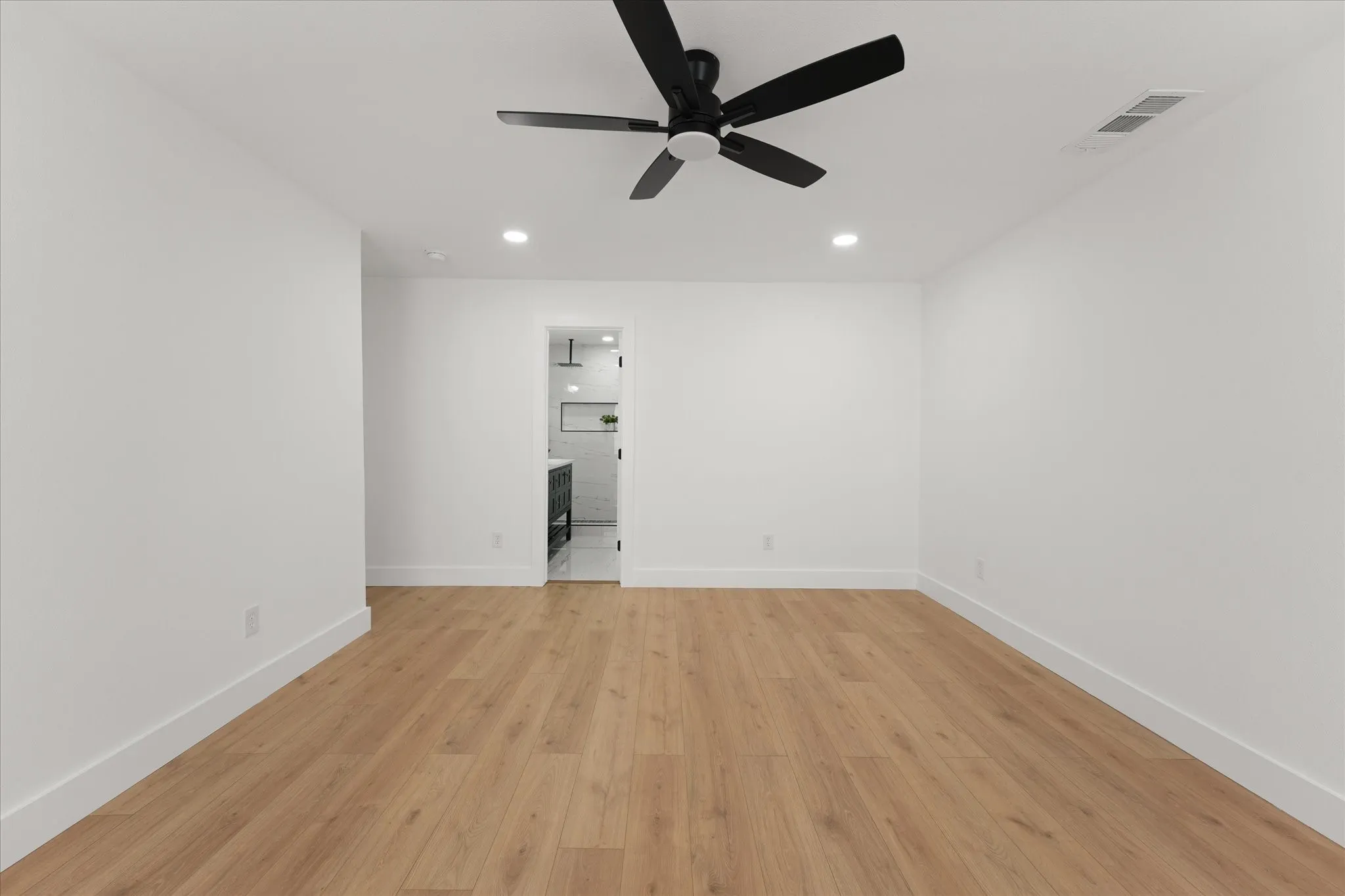 Single Family Residence For Sale in Dallas County , 1941 Indian Lilac Drive, Lancaster, Texas 75146, 4 Bedroom, 2 Bathroom, 2 Garage spaces, 1,808 Sqft, built in 2006, mls#21359183, Real Estate Agent in Lancaster, Homes For Sale in Dallas county, Homes For Sale in Lancaster, Realtor in Lancaster Texas, Real Estate Brokerage Independent Realty Texas, Luminita Cordes Realtor