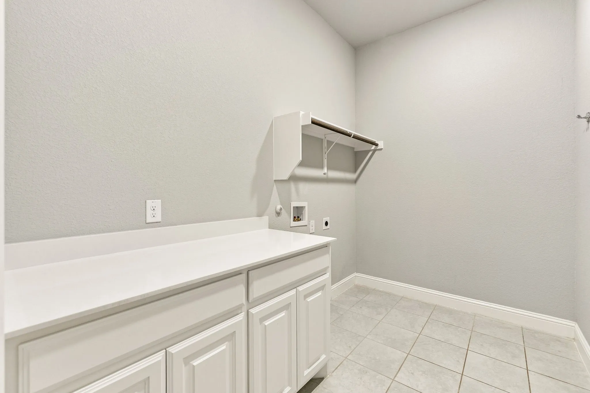 Townhouse For Sale in Tarrant County , 8313 Cotton Belt Lane, North Richland Hills, Texas 76182, 3 Bedroom, 3 Bathroom, 2 Garage spaces, 1,888 Sqft, built in 2019, mls#21355021, Real Estate Agent in North Richland Hills, Homes For Sale in Tarrant county, Homes For Sale in North Richland Hills, Realtor in North Richland Hills Texas, Real Estate Brokerage Independent Realty Texas, Luminita Cordes Realtor