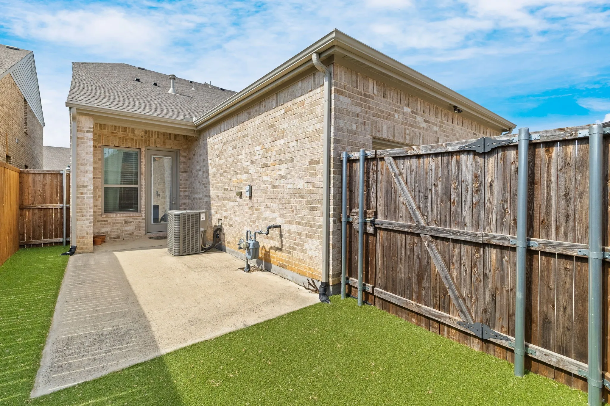 Townhouse For Sale in Tarrant County , 8313 Cotton Belt Lane, North Richland Hills, Texas 76182, 3 Bedroom, 3 Bathroom, 2 Garage spaces, 1,888 Sqft, built in 2019, mls#21355021, Real Estate Agent in North Richland Hills, Homes For Sale in Tarrant county, Homes For Sale in North Richland Hills, Realtor in North Richland Hills Texas, Real Estate Brokerage Independent Realty Texas, Luminita Cordes Realtor