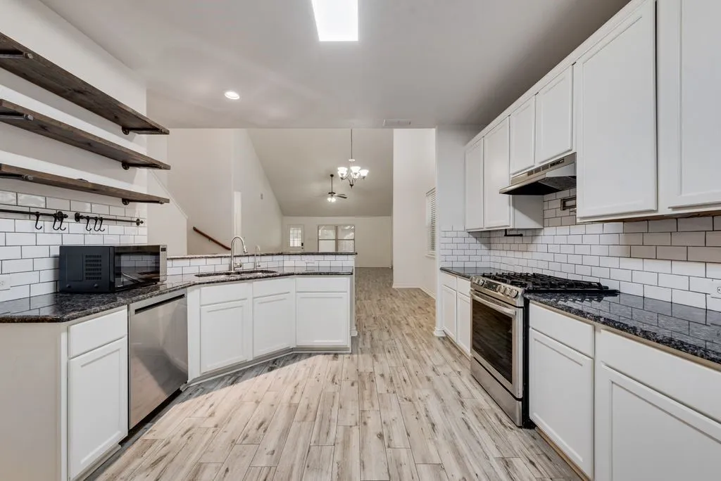 Single Family Residence For Rent in Denton County , 1816 Castle Creek Drive, Little Elm, Texas 75068, 5 Bedroom, 3 Bathroom, 2 Garage spaces, 3,265 Sqft, built in 2012, mls#21359184, Real Estate Agent in Little Elm, Homes For Rent in Denton county, Homes For Rent in Little Elm, Realtor in Little Elm Texas, Real Estate Brokerage Independent Realty Texas, Luminita Cordes Realtor