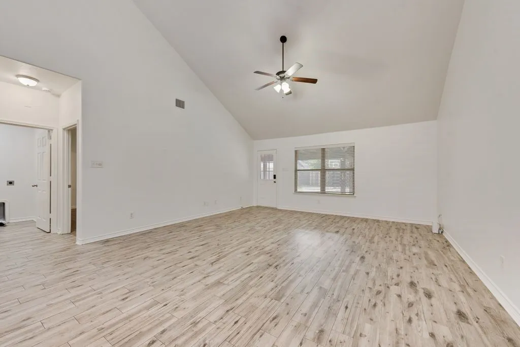 Single Family Residence For Rent in Denton County , 1816 Castle Creek Drive, Little Elm, Texas 75068, 5 Bedroom, 3 Bathroom, 2 Garage spaces, 3,265 Sqft, built in 2012, mls#21359184, Real Estate Agent in Little Elm, Homes For Rent in Denton county, Homes For Rent in Little Elm, Realtor in Little Elm Texas, Real Estate Brokerage Independent Realty Texas, Luminita Cordes Realtor