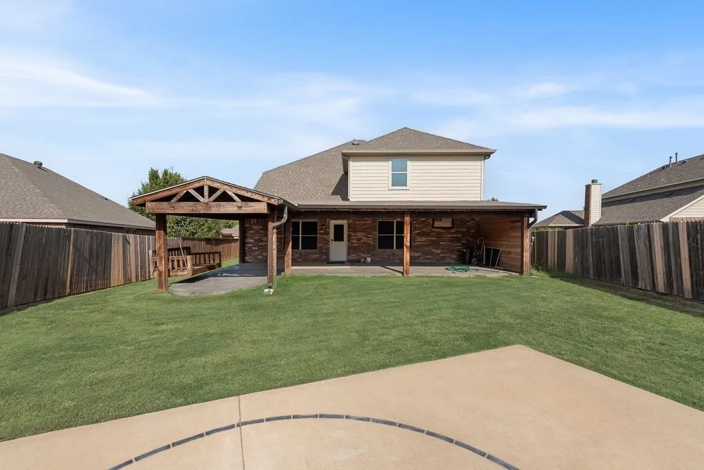 Single Family Residence For Rent in Denton County , 1816 Castle Creek Drive, Little Elm, Texas 75068, 5 Bedroom, 3 Bathroom, 2 Garage spaces, 3,265 Sqft, built in 2012, mls#21359184, Real Estate Agent in Little Elm, Homes For Rent in Denton county, Homes For Rent in Little Elm, Realtor in Little Elm Texas, Real Estate Brokerage Independent Realty Texas, Luminita Cordes Realtor