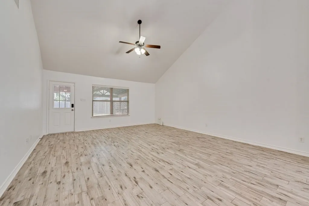 Single Family Residence For Rent in Denton County , 1816 Castle Creek Drive, Little Elm, Texas 75068, 5 Bedroom, 3 Bathroom, 2 Garage spaces, 3,265 Sqft, built in 2012, mls#21359184, Real Estate Agent in Little Elm, Homes For Rent in Denton county, Homes For Rent in Little Elm, Realtor in Little Elm Texas, Real Estate Brokerage Independent Realty Texas, Luminita Cordes Realtor
