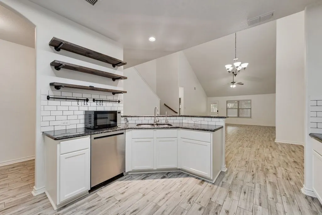 Single Family Residence For Rent in Denton County , 1816 Castle Creek Drive, Little Elm, Texas 75068, 5 Bedroom, 3 Bathroom, 2 Garage spaces, 3,265 Sqft, built in 2012, mls#21359184, Real Estate Agent in Little Elm, Homes For Rent in Denton county, Homes For Rent in Little Elm, Realtor in Little Elm Texas, Real Estate Brokerage Independent Realty Texas, Luminita Cordes Realtor