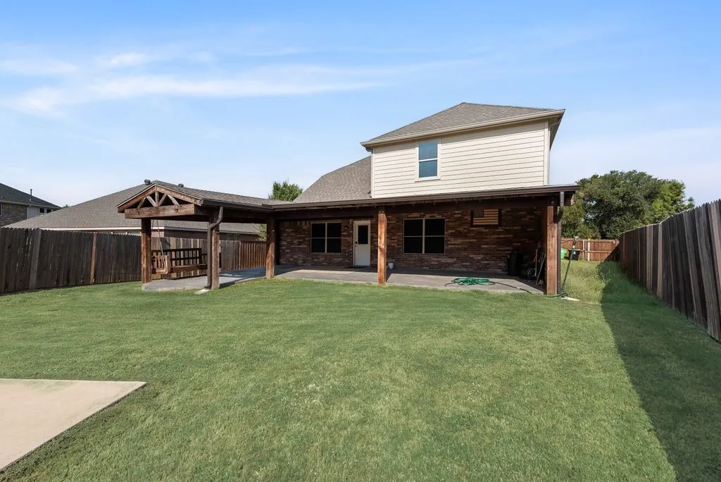 Single Family Residence For Rent in Denton County , 1816 Castle Creek Drive, Little Elm, Texas 75068, 5 Bedroom, 3 Bathroom, 2 Garage spaces, 3,265 Sqft, built in 2012, mls#21359184, Real Estate Agent in Little Elm, Homes For Rent in Denton county, Homes For Rent in Little Elm, Realtor in Little Elm Texas, Real Estate Brokerage Independent Realty Texas, Luminita Cordes Realtor