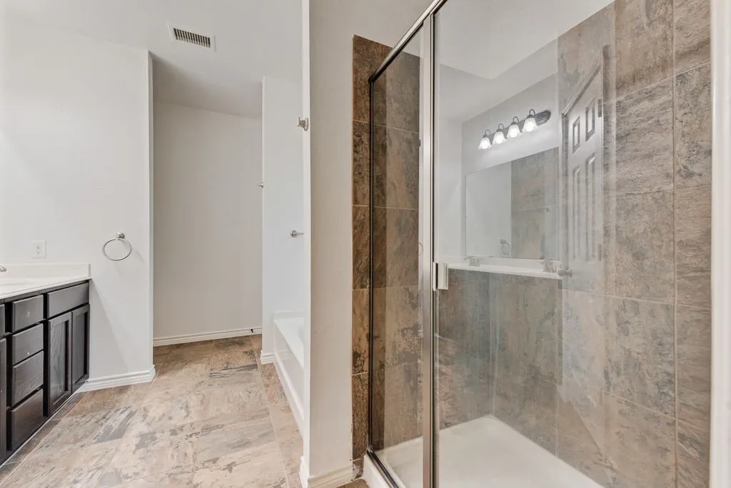 Single Family Residence For Rent in Denton County , 1816 Castle Creek Drive, Little Elm, Texas 75068, 5 Bedroom, 3 Bathroom, 2 Garage spaces, 3,265 Sqft, built in 2012, mls#21359184, Real Estate Agent in Little Elm, Homes For Rent in Denton county, Homes For Rent in Little Elm, Realtor in Little Elm Texas, Real Estate Brokerage Independent Realty Texas, Luminita Cordes Realtor