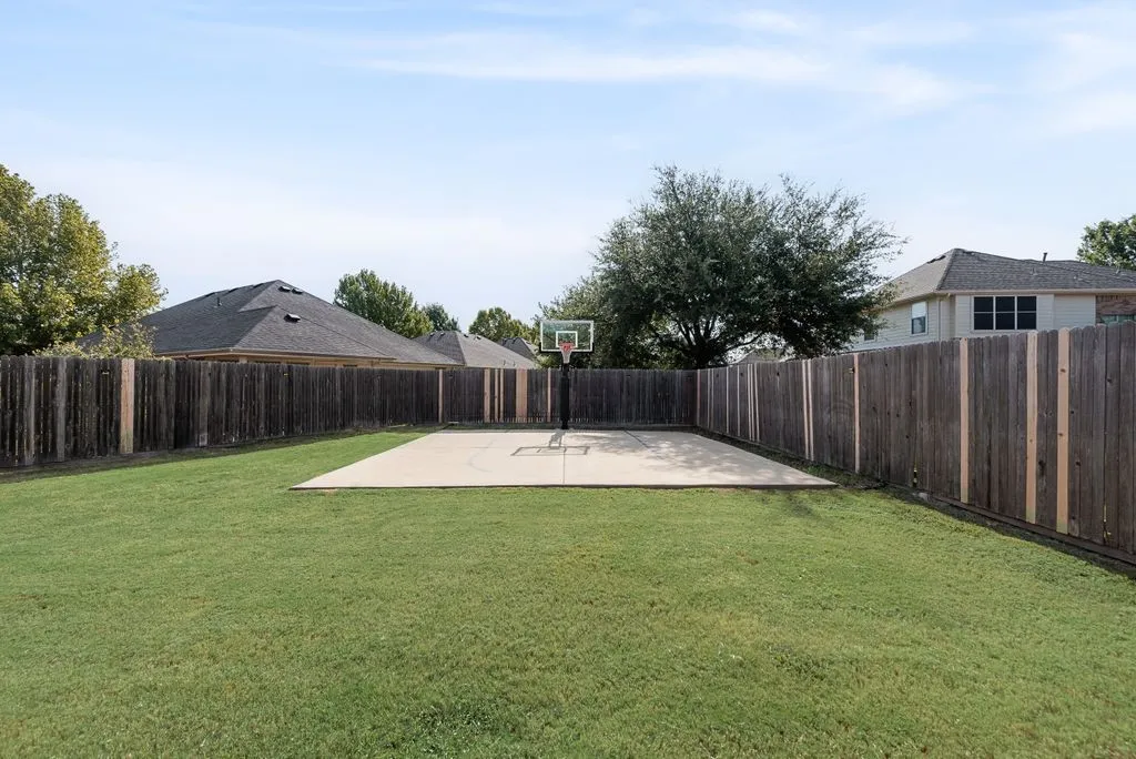 Single Family Residence For Rent in Denton County , 1816 Castle Creek Drive, Little Elm, Texas 75068, 5 Bedroom, 3 Bathroom, 2 Garage spaces, 3,265 Sqft, built in 2012, mls#21359184, Real Estate Agent in Little Elm, Homes For Rent in Denton county, Homes For Rent in Little Elm, Realtor in Little Elm Texas, Real Estate Brokerage Independent Realty Texas, Luminita Cordes Realtor