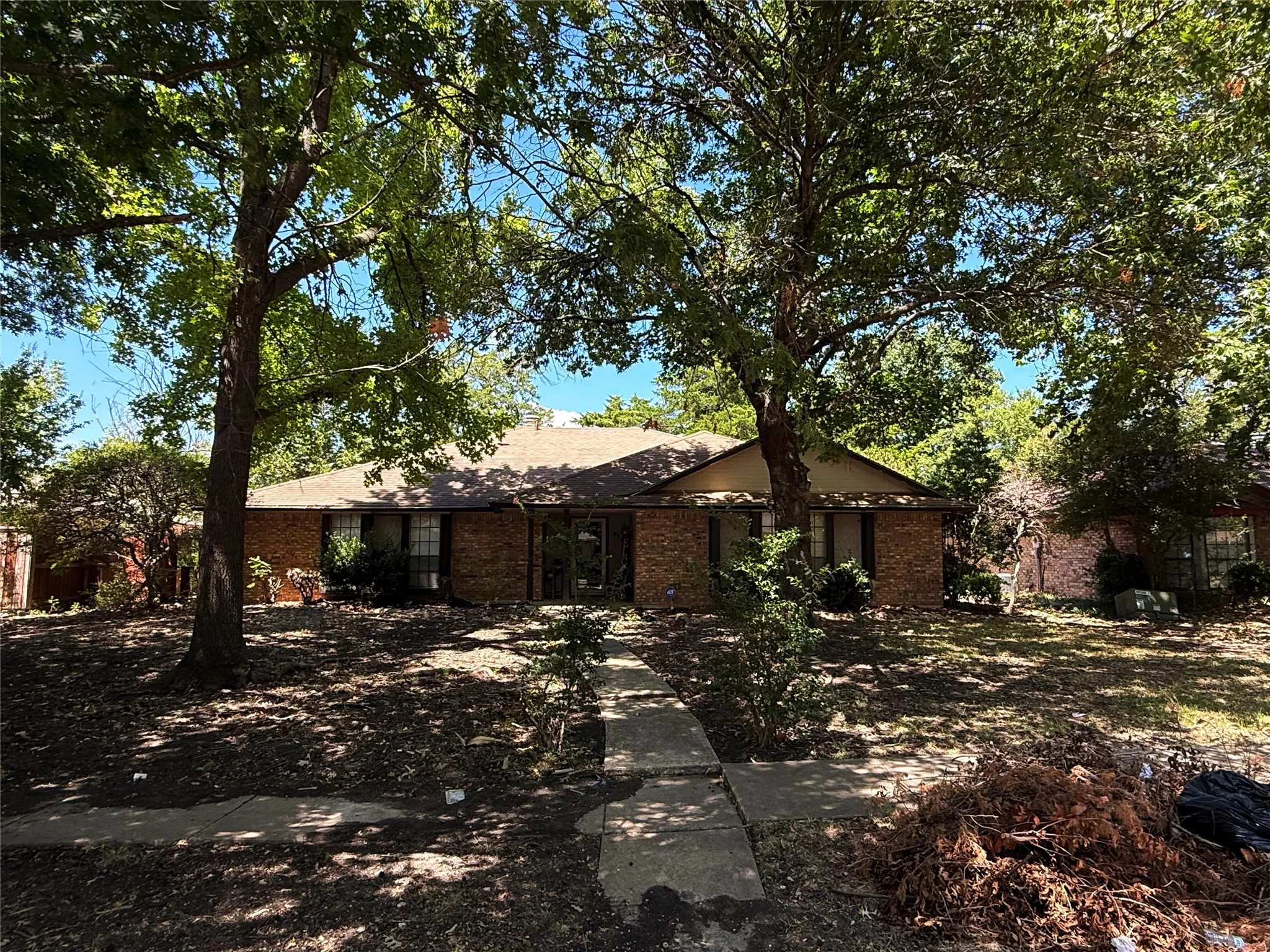 Single Family Residence For Sale in Dallas County , 913 Francis Street, Lancaster, Texas 75146, 3 Bedroom, 2 Bathroom, 2 Garage spaces, 1,544 Sqft, built in 1983, mls#21359057, Real Estate Agent in Lancaster, Homes For Sale in Dallas county, Homes For Sale in Lancaster, Realtor in Lancaster Texas, Real Estate Brokerage Independent Realty Texas, Luminita Cordes Realtor