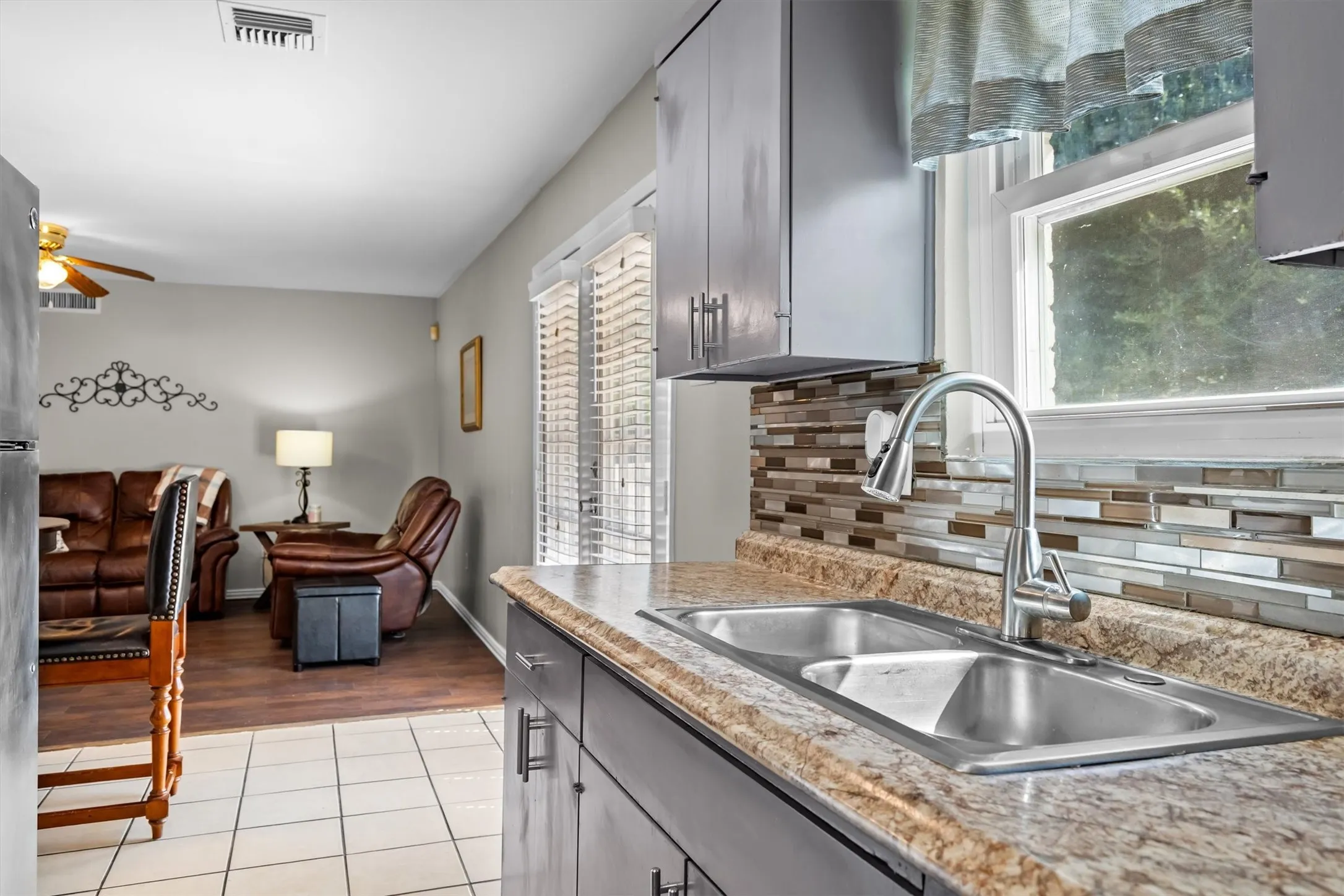 Gorgeous kitchen sink window.