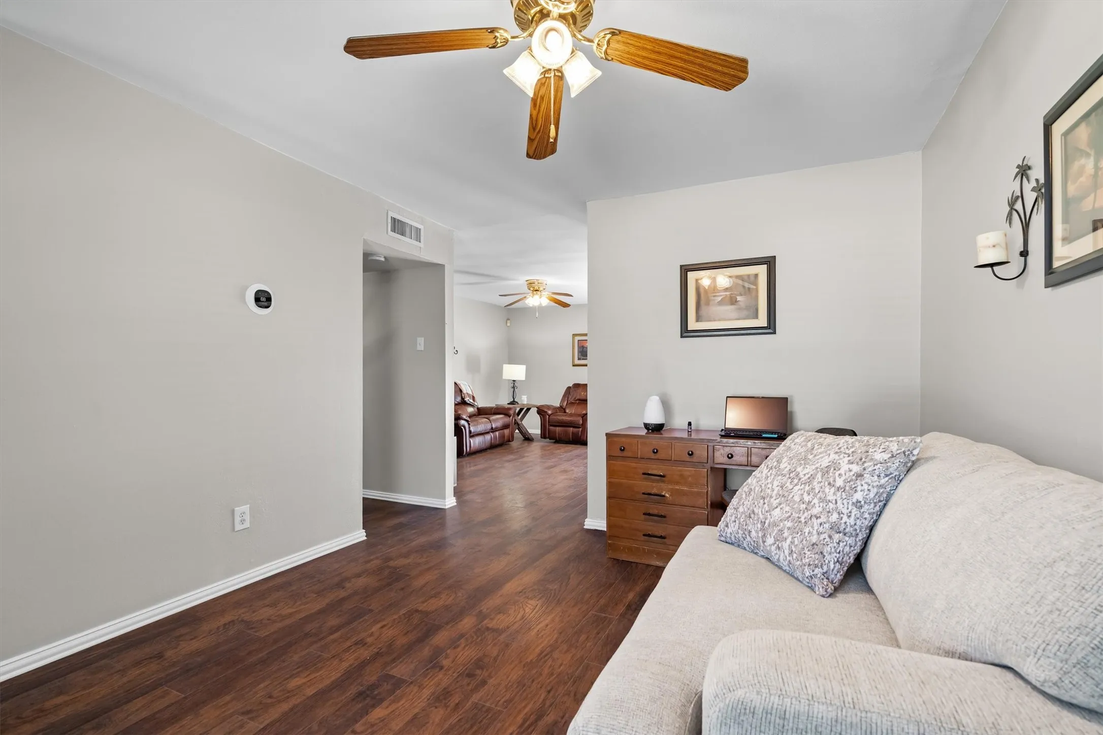 Single Family Residence For Sale in Denton County , 1019 Woodmere Drive, Lewisville, Texas 75067, 3 Bedroom, 2 Bathroom, 1 Garage spaces, 1,283 Sqft, built in 1970, mls#21350668, Real Estate Agent in Lewisville, Homes For Sale in Denton county, Homes For Sale in Lewisville, Realtor in Lewisville Texas, Real Estate Brokerage Independent Realty Texas, Luminita Cordes Realtor