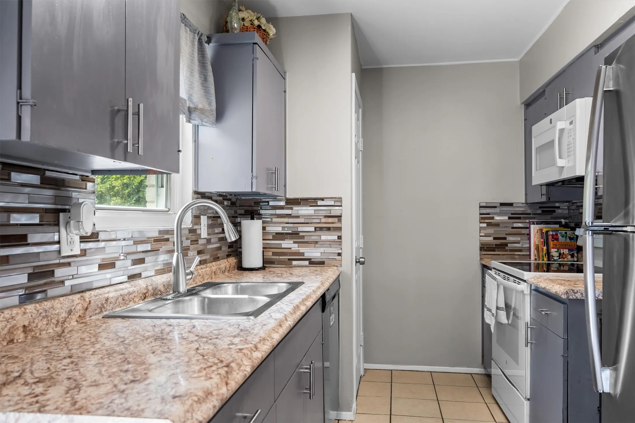 Single Family Residence For Sale in Denton County , 1019 Woodmere Drive, Lewisville, Texas 75067, 3 Bedroom, 2 Bathroom, 1 Garage spaces, 1,283 Sqft, built in 1970, mls#21350668, Real Estate Agent in Lewisville, Homes For Sale in Denton county, Homes For Sale in Lewisville, Realtor in Lewisville Texas, Real Estate Brokerage Independent Realty Texas, Luminita Cordes Realtor