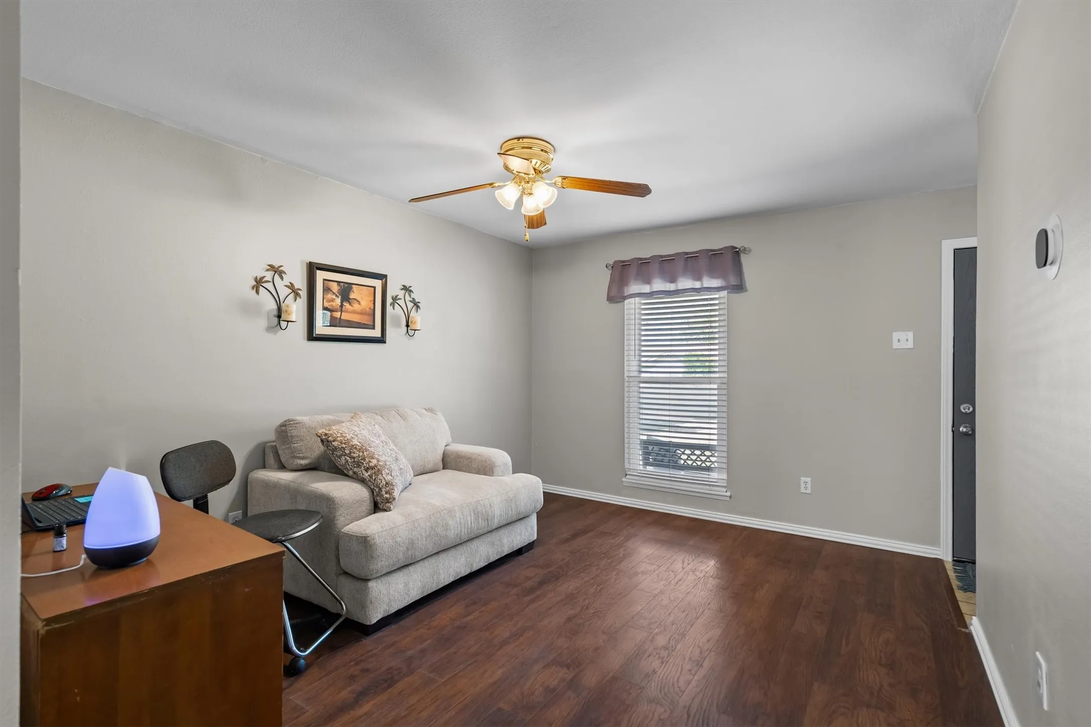 Single Family Residence For Sale in Denton County , 1019 Woodmere Drive, Lewisville, Texas 75067, 3 Bedroom, 2 Bathroom, 1 Garage spaces, 1,283 Sqft, built in 1970, mls#21350668, Real Estate Agent in Lewisville, Homes For Sale in Denton county, Homes For Sale in Lewisville, Realtor in Lewisville Texas, Real Estate Brokerage Independent Realty Texas, Luminita Cordes Realtor