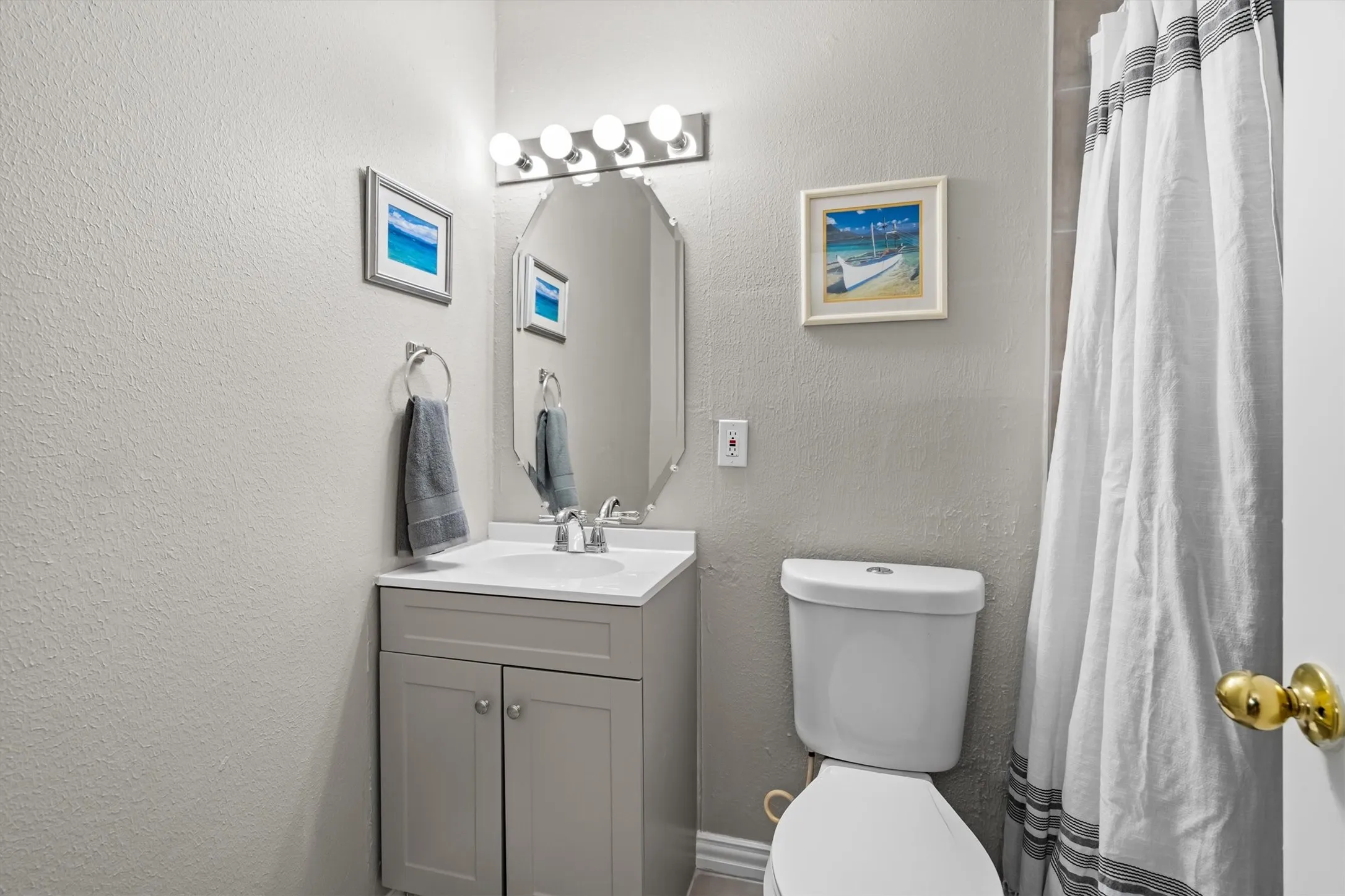Single Family Residence For Sale in Denton County , 1019 Woodmere Drive, Lewisville, Texas 75067, 3 Bedroom, 2 Bathroom, 1 Garage spaces, 1,283 Sqft, built in 1970, mls#21350668, Real Estate Agent in Lewisville, Homes For Sale in Denton county, Homes For Sale in Lewisville, Realtor in Lewisville Texas, Real Estate Brokerage Independent Realty Texas, Luminita Cordes Realtor
