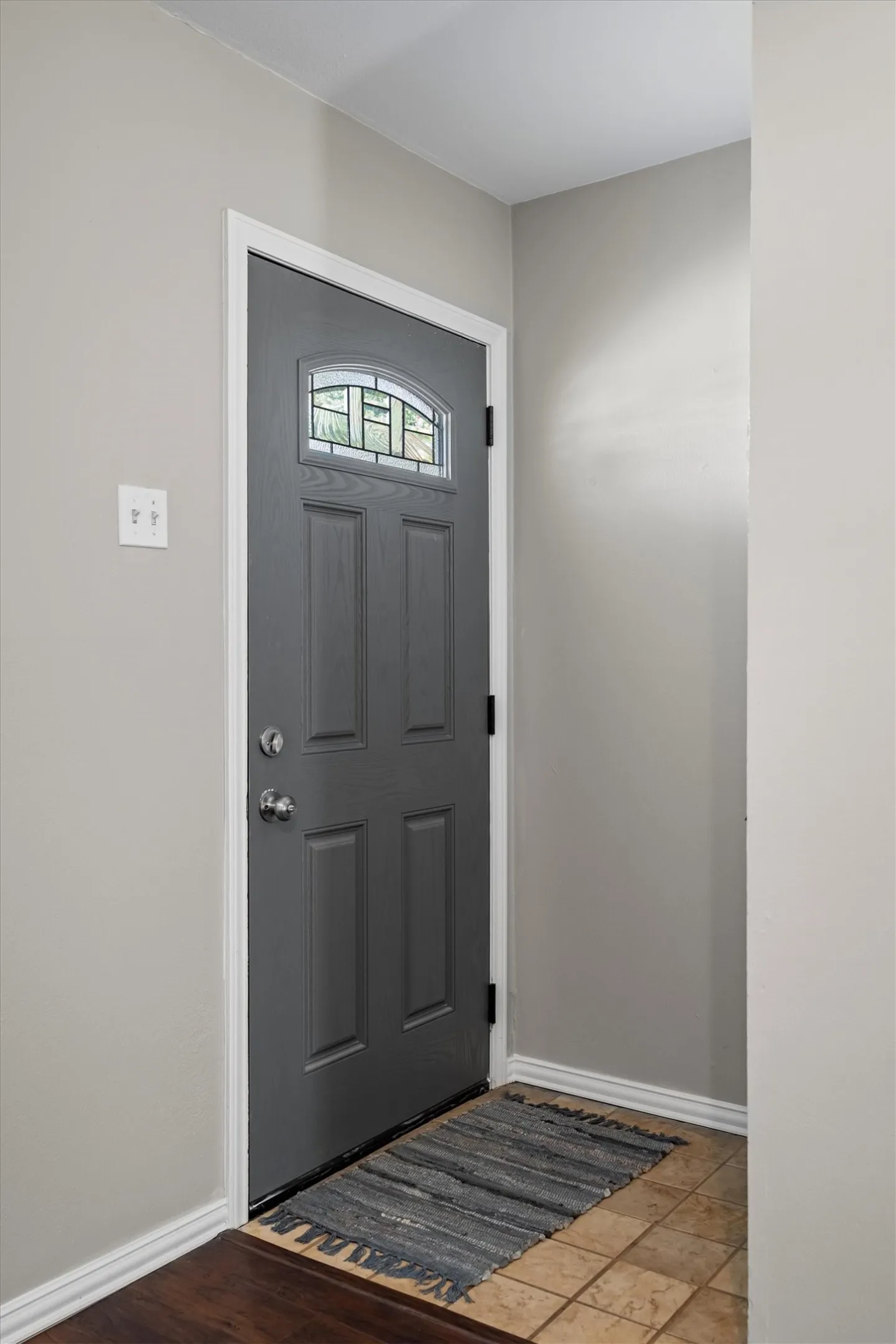 Single Family Residence For Sale in Denton County , 1019 Woodmere Drive, Lewisville, Texas 75067, 3 Bedroom, 2 Bathroom, 1 Garage spaces, 1,283 Sqft, built in 1970, mls#21350668, Real Estate Agent in Lewisville, Homes For Sale in Denton county, Homes For Sale in Lewisville, Realtor in Lewisville Texas, Real Estate Brokerage Independent Realty Texas, Luminita Cordes Realtor