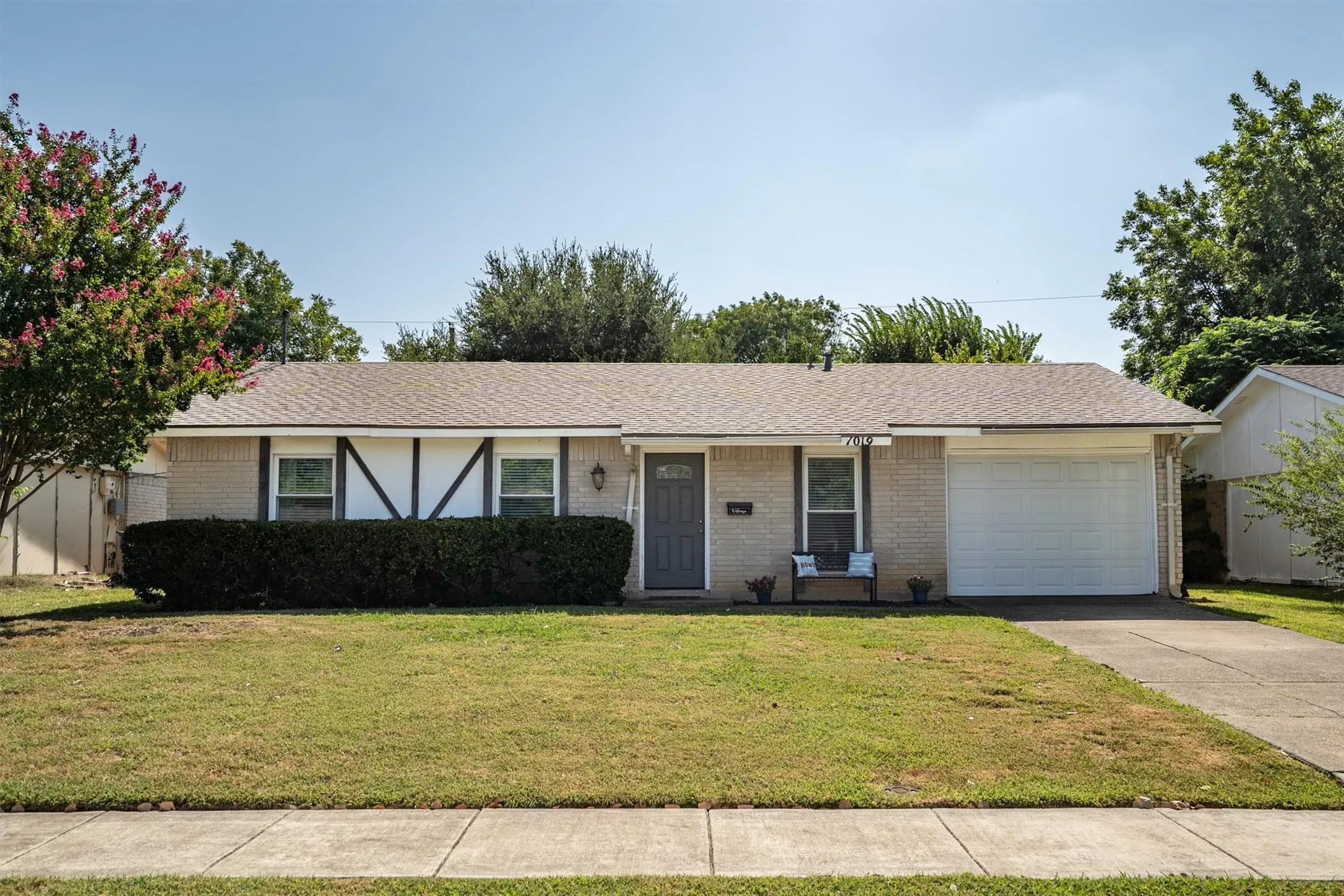 Single Family Residence For Sale in Denton County , 1019 Woodmere Drive, Lewisville, Texas 75067, 3 Bedroom, 2 Bathroom, 1 Garage spaces, 1,283 Sqft, built in 1970, mls#21350668, Real Estate Agent in Lewisville, Homes For Sale in Denton county, Homes For Sale in Lewisville, Realtor in Lewisville Texas, Real Estate Brokerage Independent Realty Texas, Luminita Cordes Realtor