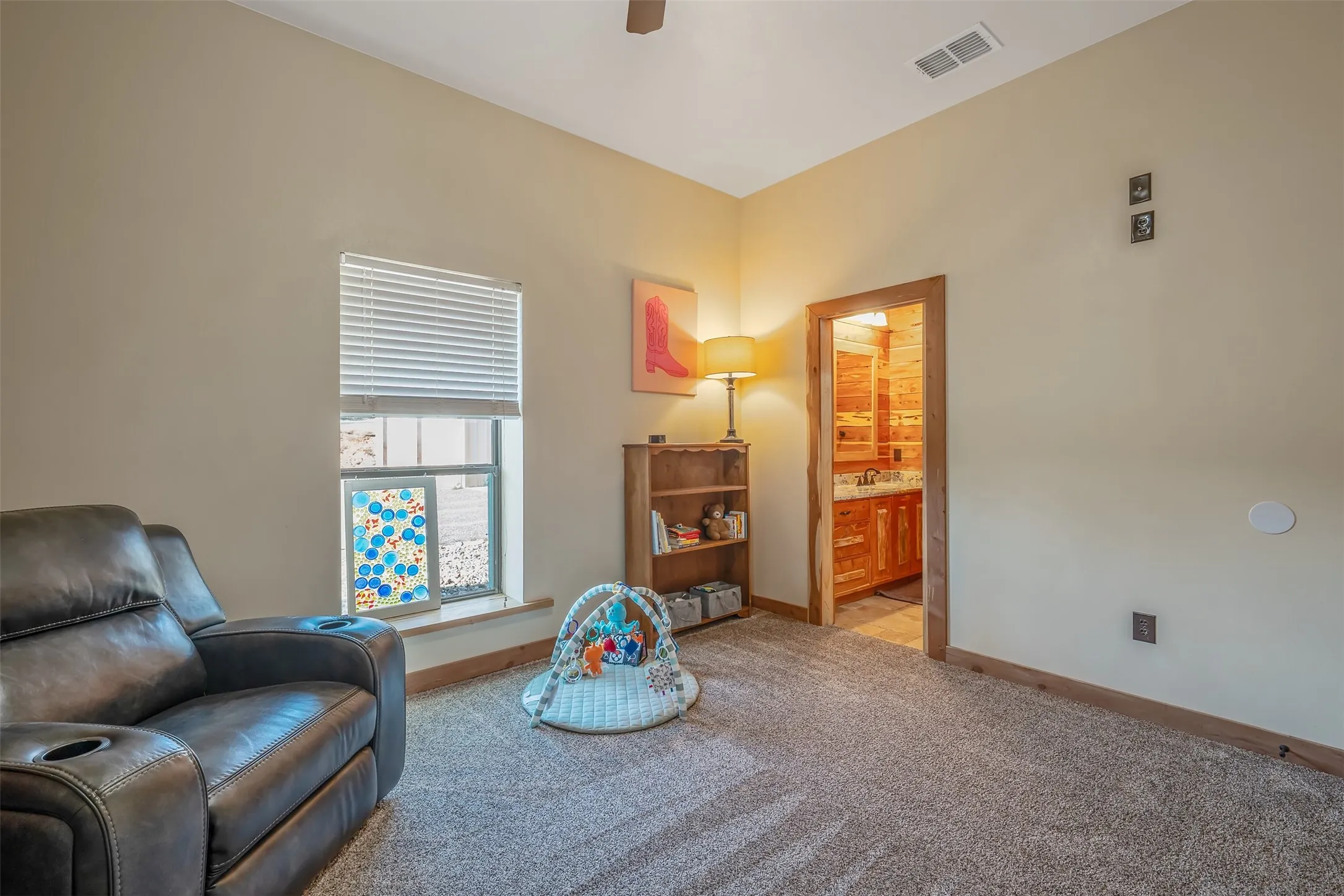 Farm For Sale in Gregg County , 2600 Van Meter Road, Kilgore, Texas 75662, 5 Bedroom, 4 Bathroom, 4 Garage spaces, 3,965 Sqft, built in 2011, mls#21359016, Real Estate Agent in Kilgore, Homes For Sale in Gregg county, Homes For Sale in Kilgore, Realtor in Kilgore Texas, Real Estate Brokerage Independent Realty Texas, Luminita Cordes Realtor
