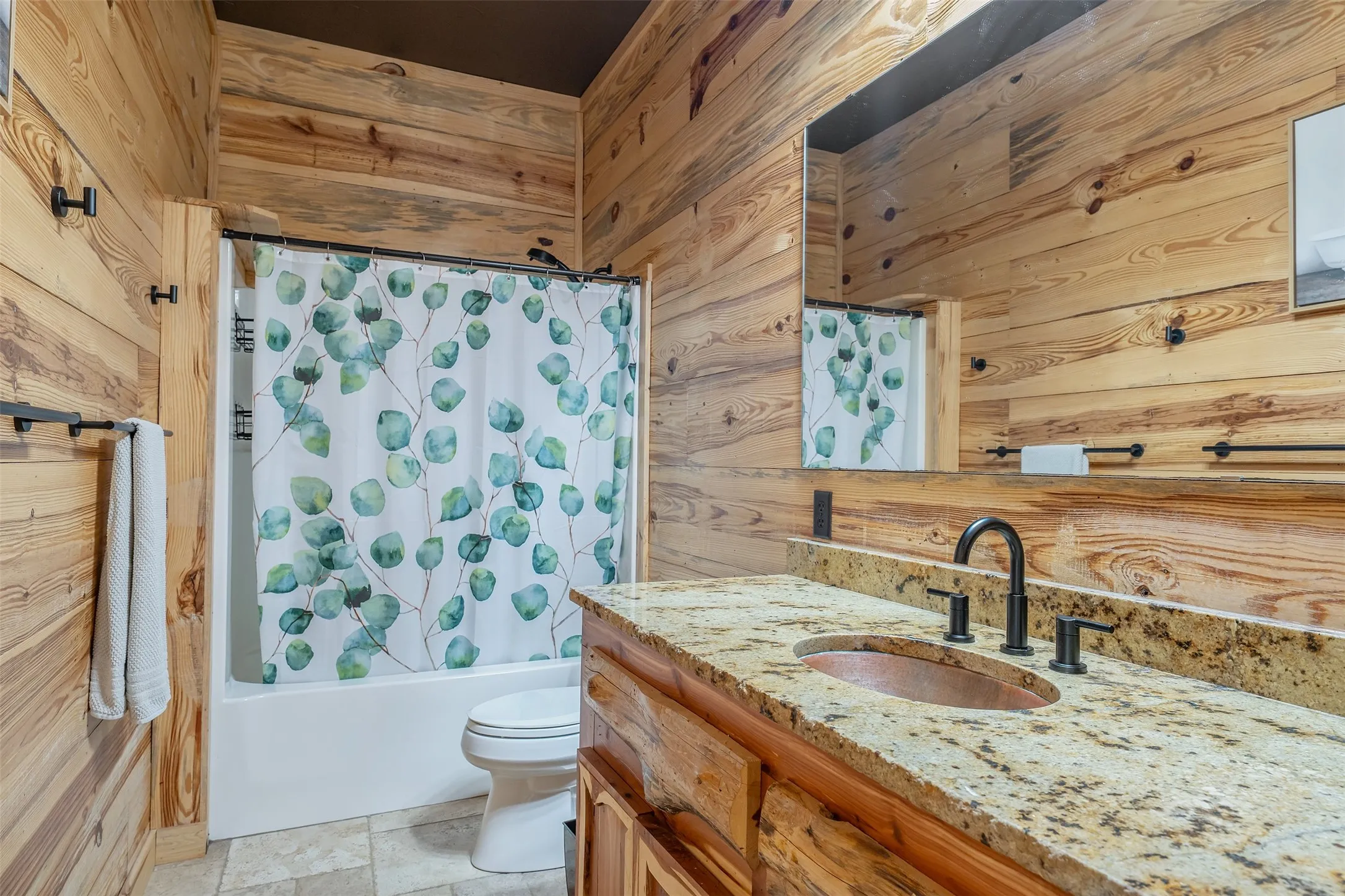 Farm For Sale in Gregg County , 2600 Van Meter Road, Kilgore, Texas 75662, 5 Bedroom, 4 Bathroom, 4 Garage spaces, 3,965 Sqft, built in 2011, mls#21359016, Real Estate Agent in Kilgore, Homes For Sale in Gregg county, Homes For Sale in Kilgore, Realtor in Kilgore Texas, Real Estate Brokerage Independent Realty Texas, Luminita Cordes Realtor