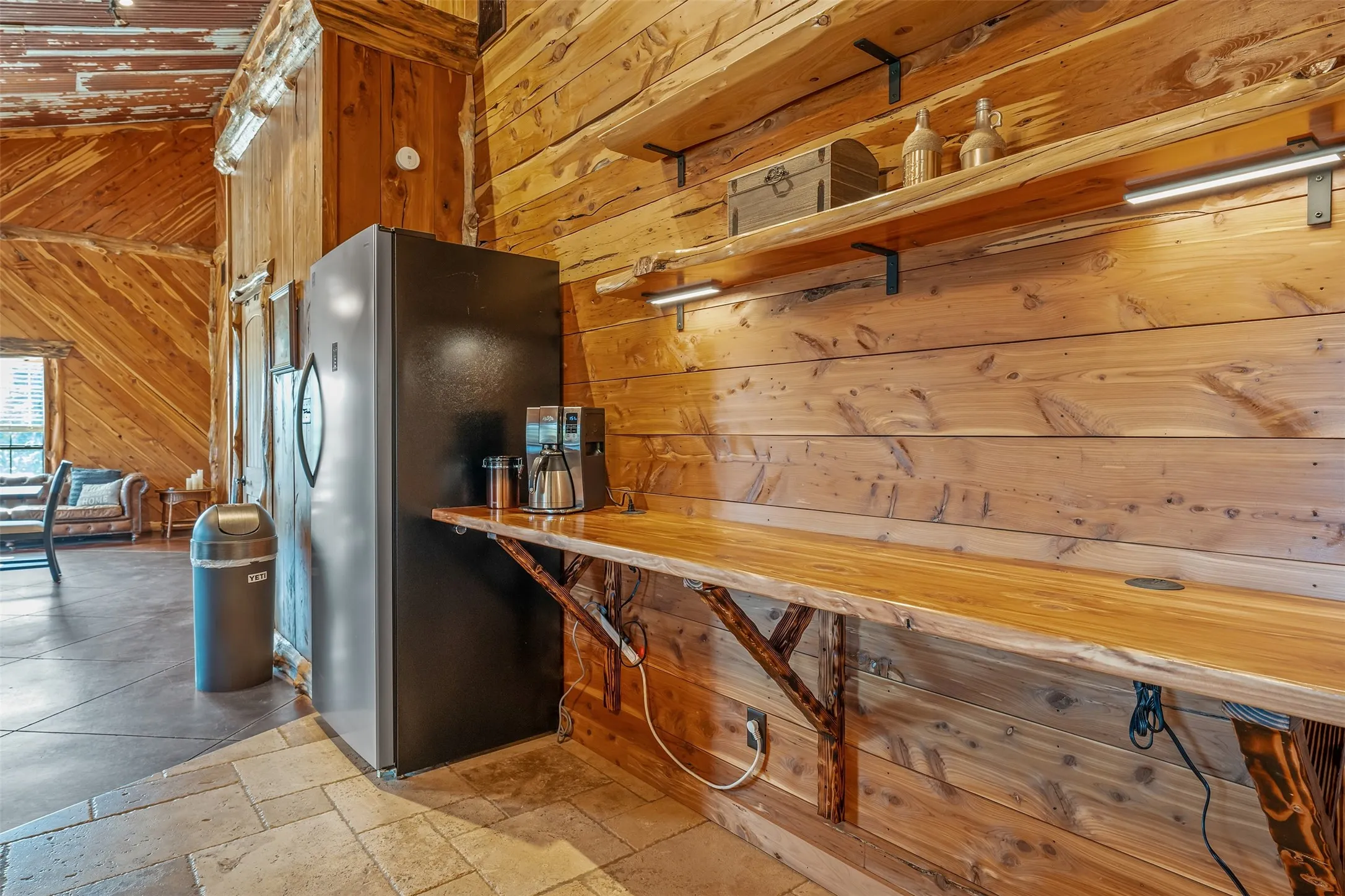 Farm For Sale in Gregg County , 2600 Van Meter Road, Kilgore, Texas 75662, 5 Bedroom, 4 Bathroom, 4 Garage spaces, 3,965 Sqft, built in 2011, mls#21359016, Real Estate Agent in Kilgore, Homes For Sale in Gregg county, Homes For Sale in Kilgore, Realtor in Kilgore Texas, Real Estate Brokerage Independent Realty Texas, Luminita Cordes Realtor