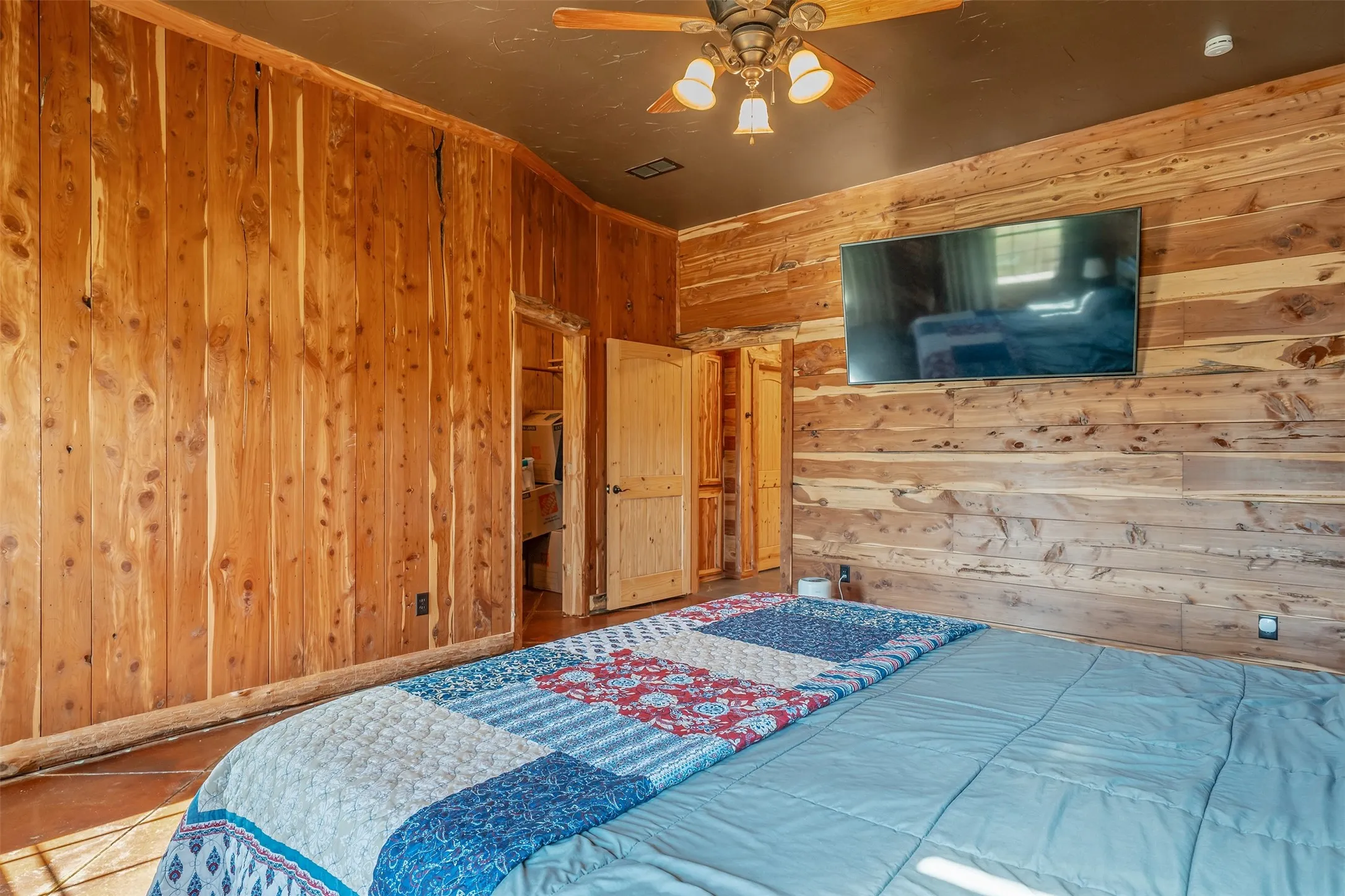 Farm For Sale in Gregg County , 2600 Van Meter Road, Kilgore, Texas 75662, 5 Bedroom, 4 Bathroom, 4 Garage spaces, 3,965 Sqft, built in 2011, mls#21359016, Real Estate Agent in Kilgore, Homes For Sale in Gregg county, Homes For Sale in Kilgore, Realtor in Kilgore Texas, Real Estate Brokerage Independent Realty Texas, Luminita Cordes Realtor