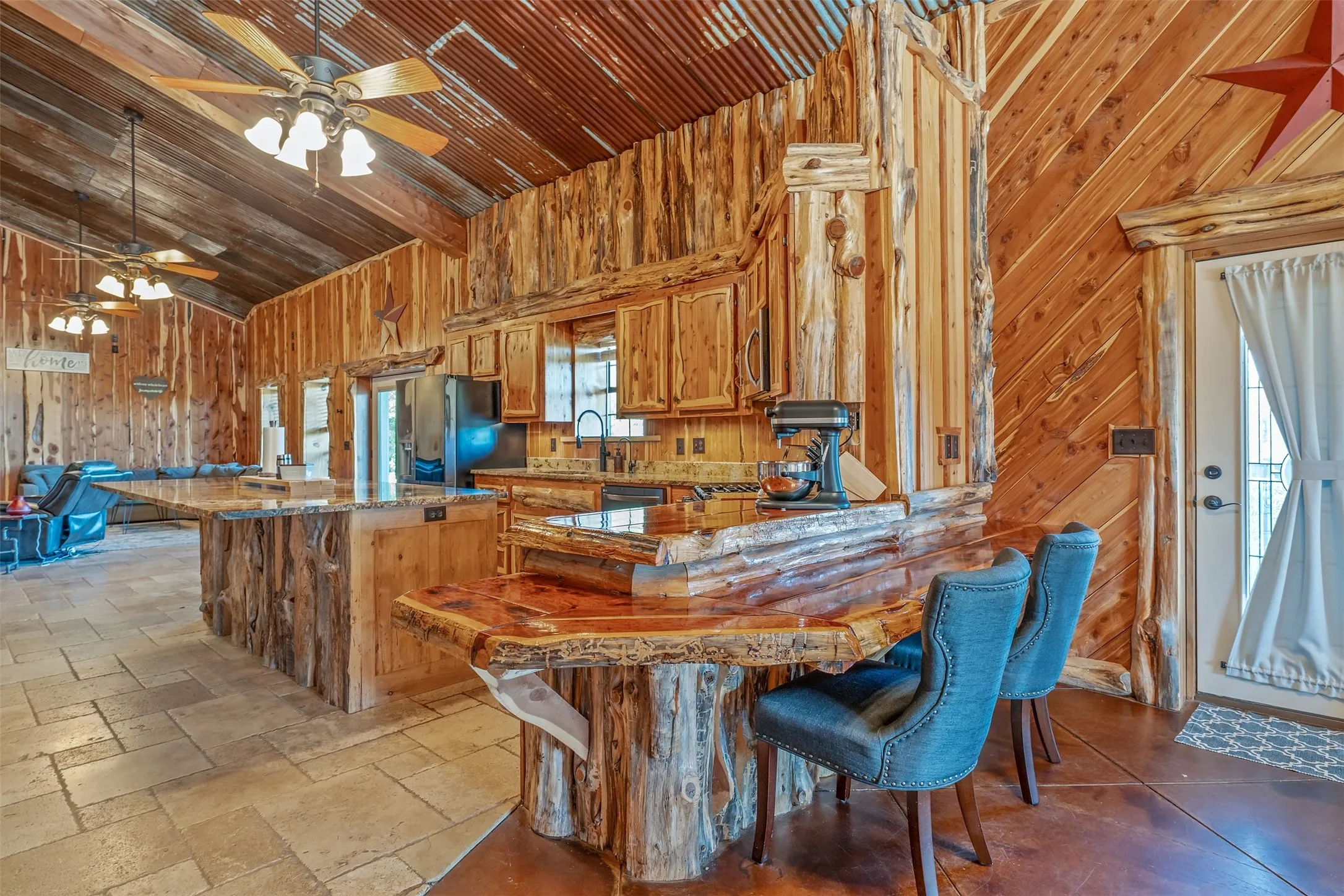 Farm For Sale in Gregg County , 2600 Van Meter Road, Kilgore, Texas 75662, 5 Bedroom, 4 Bathroom, 4 Garage spaces, 3,965 Sqft, built in 2011, mls#21359016, Real Estate Agent in Kilgore, Homes For Sale in Gregg county, Homes For Sale in Kilgore, Realtor in Kilgore Texas, Real Estate Brokerage Independent Realty Texas, Luminita Cordes Realtor