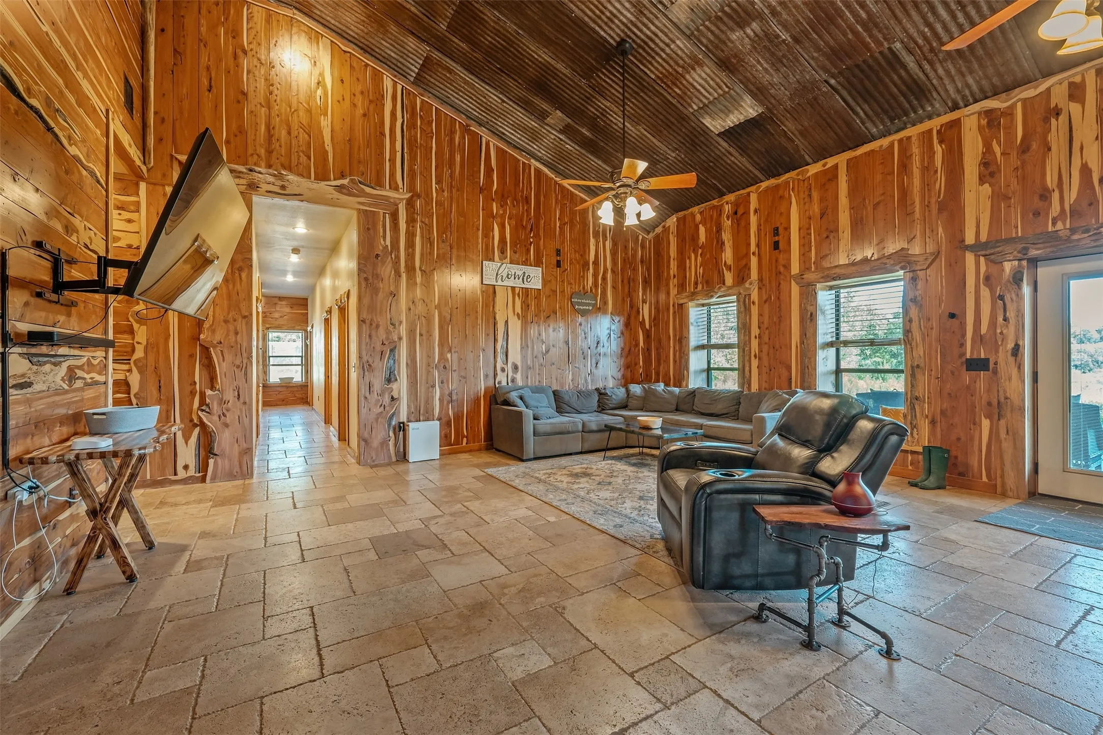 Farm For Sale in Gregg County , 2600 Van Meter Road, Kilgore, Texas 75662, 5 Bedroom, 4 Bathroom, 4 Garage spaces, 3,965 Sqft, built in 2011, mls#21359016, Real Estate Agent in Kilgore, Homes For Sale in Gregg county, Homes For Sale in Kilgore, Realtor in Kilgore Texas, Real Estate Brokerage Independent Realty Texas, Luminita Cordes Realtor