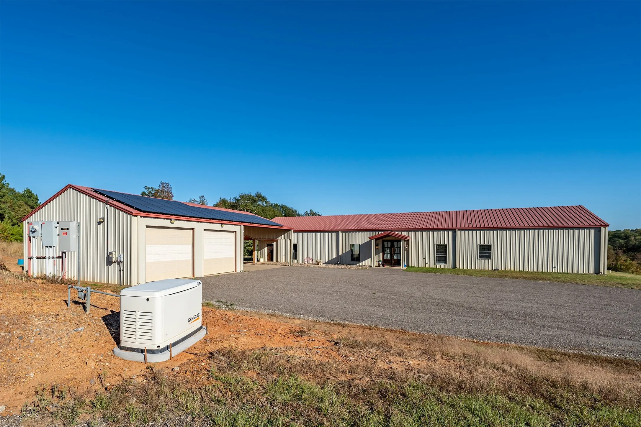 Farm For Sale in Gregg County , 2600 Van Meter Road, Kilgore, Texas 75662, 5 Bedroom, 4 Bathroom, 4 Garage spaces, 3,965 Sqft, built in 2011, mls#21359016, Real Estate Agent in Kilgore, Homes For Sale in Gregg county, Homes For Sale in Kilgore, Realtor in Kilgore Texas, Real Estate Brokerage Independent Realty Texas, Luminita Cordes Realtor