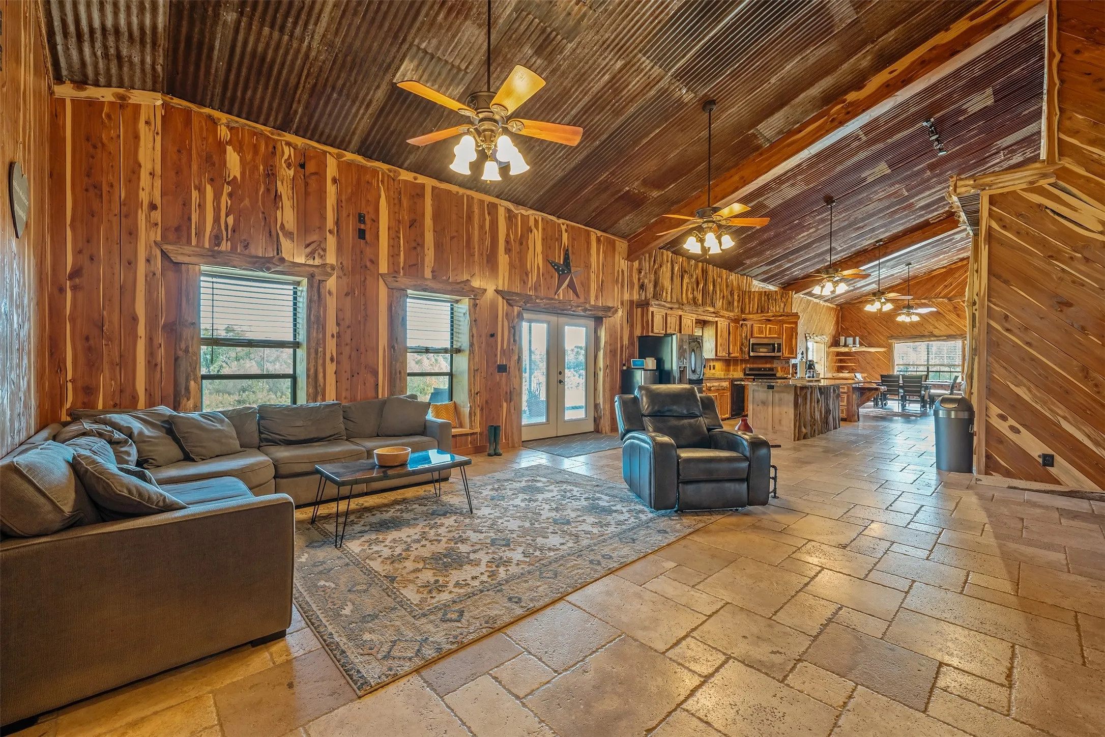 Farm For Sale in Gregg County , 2600 Van Meter Road, Kilgore, Texas 75662, 5 Bedroom, 4 Bathroom, 4 Garage spaces, 3,965 Sqft, built in 2011, mls#21359016, Real Estate Agent in Kilgore, Homes For Sale in Gregg county, Homes For Sale in Kilgore, Realtor in Kilgore Texas, Real Estate Brokerage Independent Realty Texas, Luminita Cordes Realtor