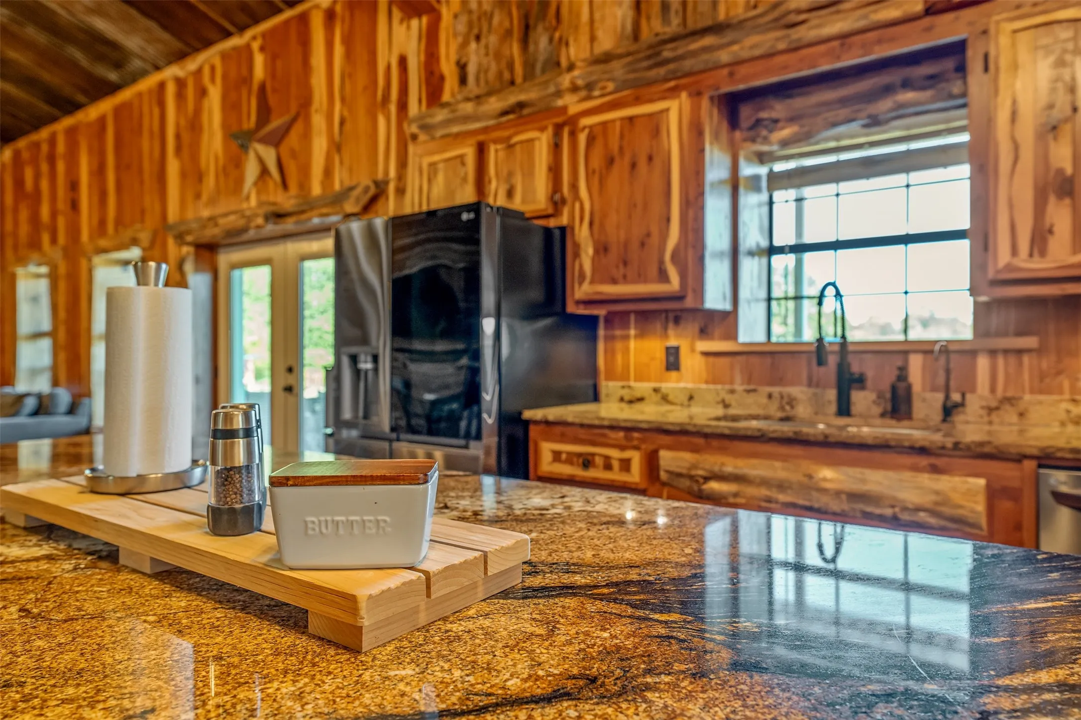 Farm For Sale in Gregg County , 2600 Van Meter Road, Kilgore, Texas 75662, 5 Bedroom, 4 Bathroom, 4 Garage spaces, 3,965 Sqft, built in 2011, mls#21359016, Real Estate Agent in Kilgore, Homes For Sale in Gregg county, Homes For Sale in Kilgore, Realtor in Kilgore Texas, Real Estate Brokerage Independent Realty Texas, Luminita Cordes Realtor