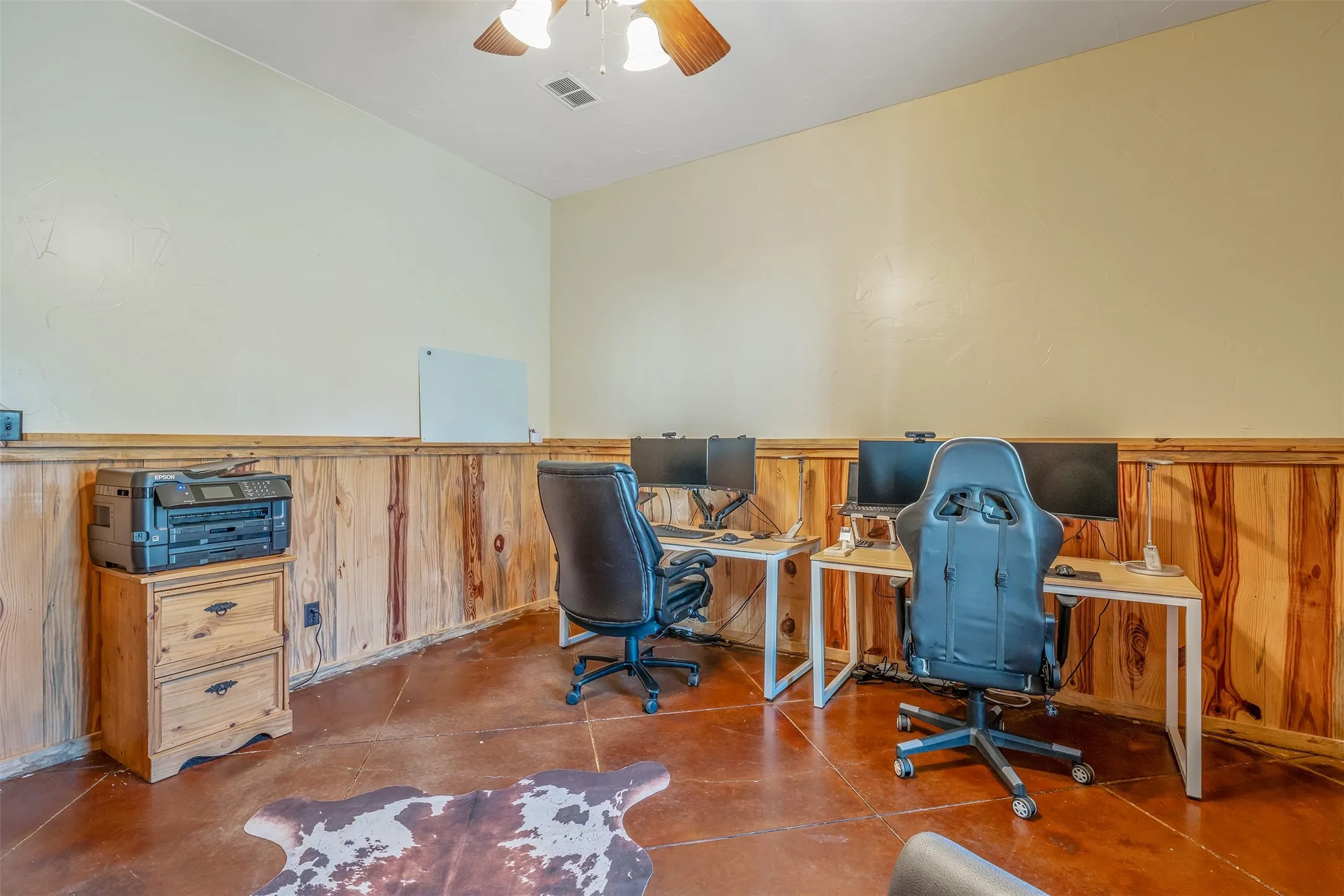Farm For Sale in Gregg County , 2600 Van Meter Road, Kilgore, Texas 75662, 5 Bedroom, 4 Bathroom, 4 Garage spaces, 3,965 Sqft, built in 2011, mls#21359016, Real Estate Agent in Kilgore, Homes For Sale in Gregg county, Homes For Sale in Kilgore, Realtor in Kilgore Texas, Real Estate Brokerage Independent Realty Texas, Luminita Cordes Realtor