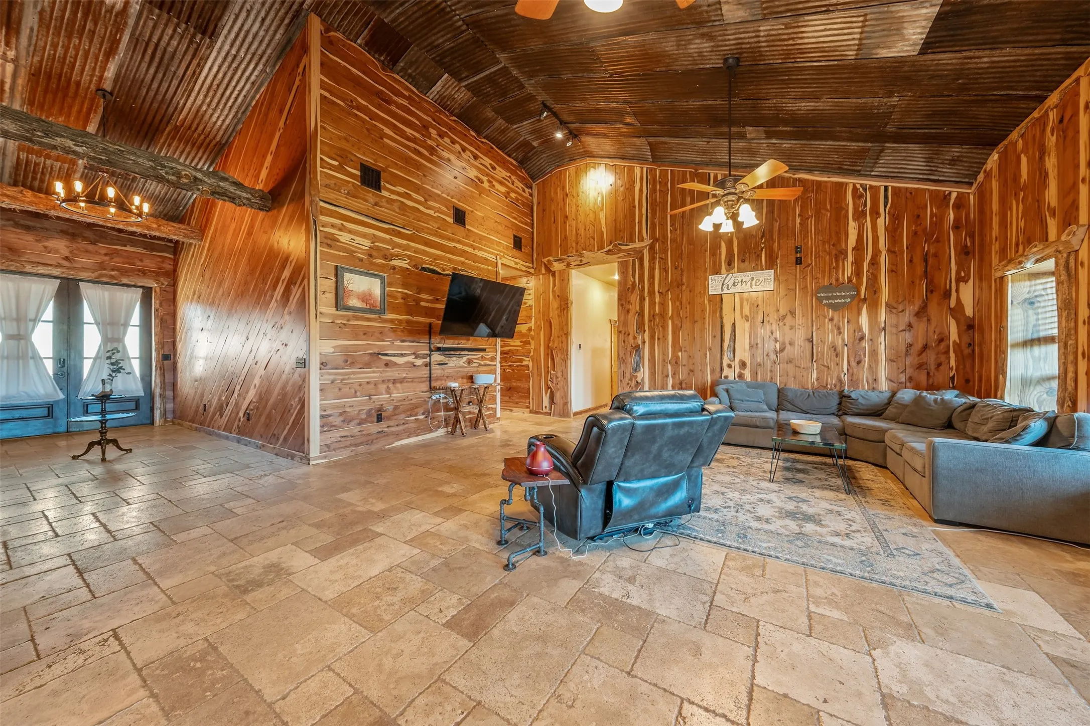 Farm For Sale in Gregg County , 2600 Van Meter Road, Kilgore, Texas 75662, 5 Bedroom, 4 Bathroom, 4 Garage spaces, 3,965 Sqft, built in 2011, mls#21359016, Real Estate Agent in Kilgore, Homes For Sale in Gregg county, Homes For Sale in Kilgore, Realtor in Kilgore Texas, Real Estate Brokerage Independent Realty Texas, Luminita Cordes Realtor
