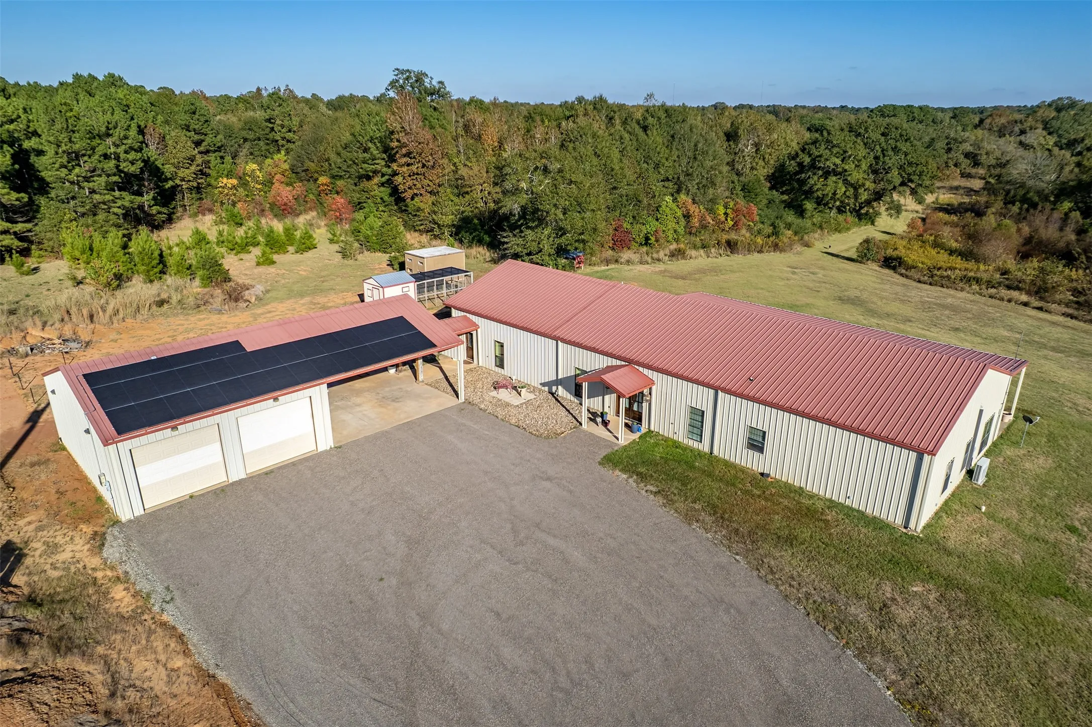 Farm For Sale in Gregg County , 2600 Van Meter Road, Kilgore, Texas 75662, 5 Bedroom, 4 Bathroom, 4 Garage spaces, 3,965 Sqft, built in 2011, mls#21359016, Real Estate Agent in Kilgore, Homes For Sale in Gregg county, Homes For Sale in Kilgore, Realtor in Kilgore Texas, Real Estate Brokerage Independent Realty Texas, Luminita Cordes Realtor