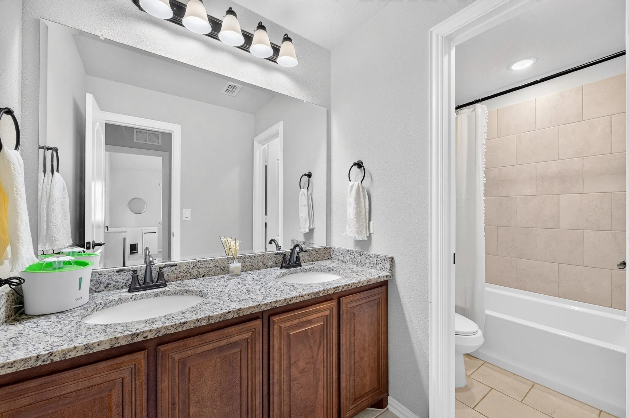 Single Family Residence For Sale in Collin County , 3609 Red Deer Lane, Melissa, Texas 75454, 4 Bedroom, 3 Bathroom, 3 Garage spaces, 3,020 Sqft, built in 2020, mls#21357339, Real Estate Agent in Melissa, Homes For Sale in Collin county, Homes For Sale in Melissa, Realtor in Melissa Texas, Real Estate Brokerage Independent Realty Texas, Luminita Cordes Realtor