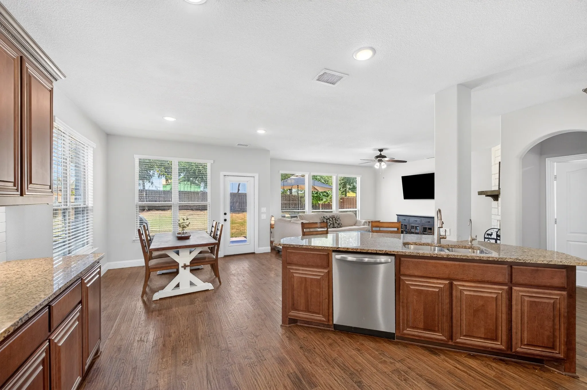Single Family Residence For Sale in Collin County , 3609 Red Deer Lane, Melissa, Texas 75454, 4 Bedroom, 3 Bathroom, 3 Garage spaces, 3,020 Sqft, built in 2020, mls#21357339, Real Estate Agent in Melissa, Homes For Sale in Collin county, Homes For Sale in Melissa, Realtor in Melissa Texas, Real Estate Brokerage Independent Realty Texas, Luminita Cordes Realtor