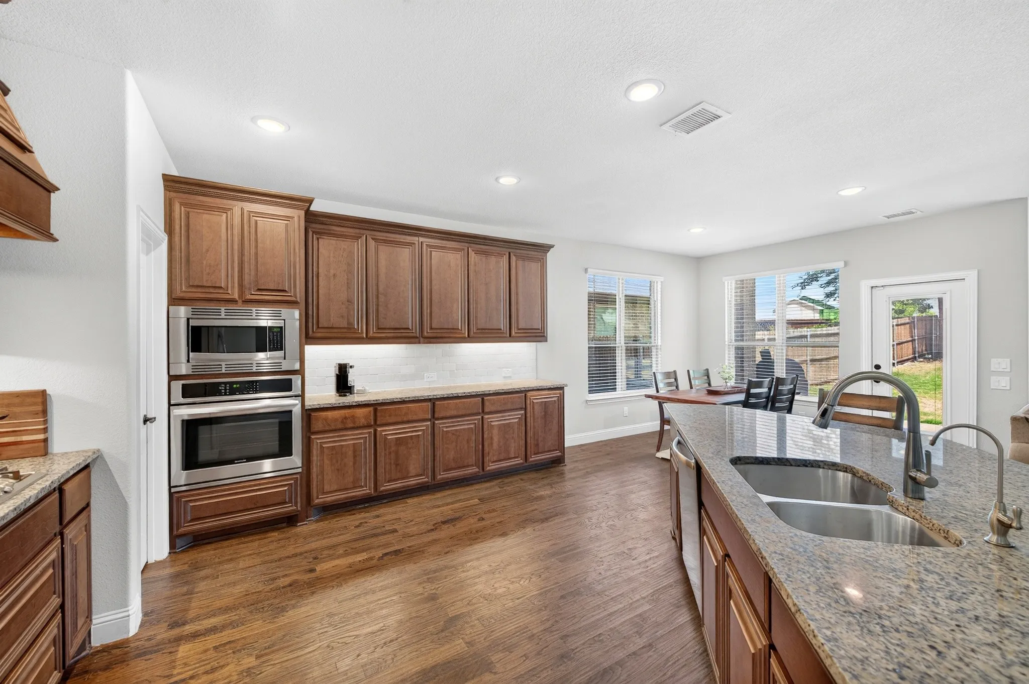 Single Family Residence For Sale in Collin County , 3609 Red Deer Lane, Melissa, Texas 75454, 4 Bedroom, 3 Bathroom, 3 Garage spaces, 3,020 Sqft, built in 2020, mls#21357339, Real Estate Agent in Melissa, Homes For Sale in Collin county, Homes For Sale in Melissa, Realtor in Melissa Texas, Real Estate Brokerage Independent Realty Texas, Luminita Cordes Realtor