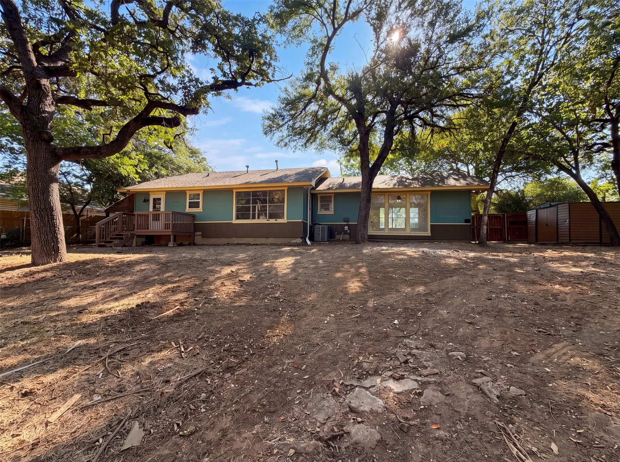 Single Family Residence For Sale in Tarrant County , 1856 Carl Street, Fort Worth, Texas 76103, 2 Bedroom, 2 Bathroom, Garage spaces, 1,338 Sqft, built in 1928, mls#21359199, Real Estate Agent in Fort Worth, Homes For Sale in Tarrant county, Homes For Sale in Fort Worth, Realtor in Fort Worth Texas, Real Estate Brokerage Independent Realty Texas, Luminita Cordes Realtor