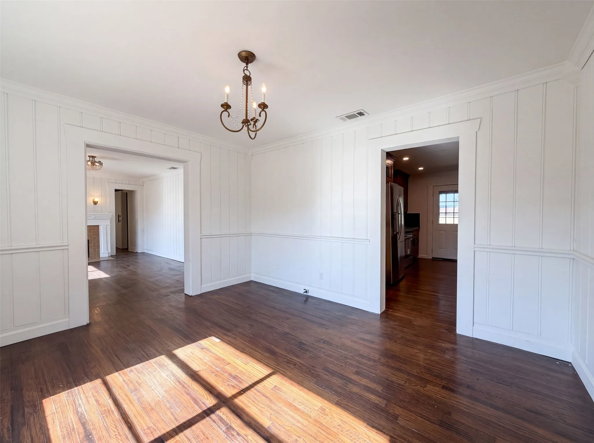 Single Family Residence For Sale in Tarrant County , 1856 Carl Street, Fort Worth, Texas 76103, 2 Bedroom, 2 Bathroom, Garage spaces, 1,338 Sqft, built in 1928, mls#21359199, Real Estate Agent in Fort Worth, Homes For Sale in Tarrant county, Homes For Sale in Fort Worth, Realtor in Fort Worth Texas, Real Estate Brokerage Independent Realty Texas, Luminita Cordes Realtor