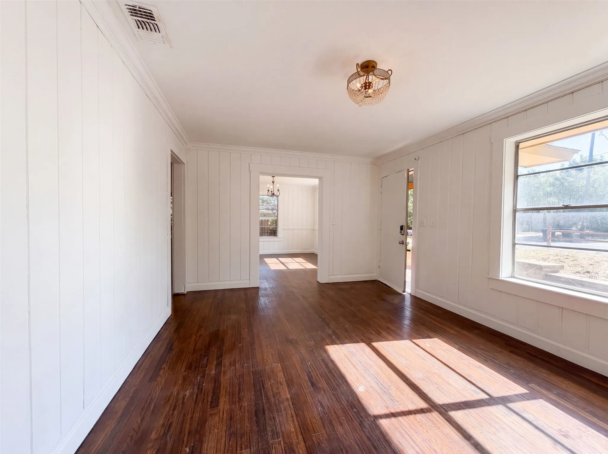 Single Family Residence For Sale in Tarrant County , 1856 Carl Street, Fort Worth, Texas 76103, 2 Bedroom, 2 Bathroom, Garage spaces, 1,338 Sqft, built in 1928, mls#21359199, Real Estate Agent in Fort Worth, Homes For Sale in Tarrant county, Homes For Sale in Fort Worth, Realtor in Fort Worth Texas, Real Estate Brokerage Independent Realty Texas, Luminita Cordes Realtor