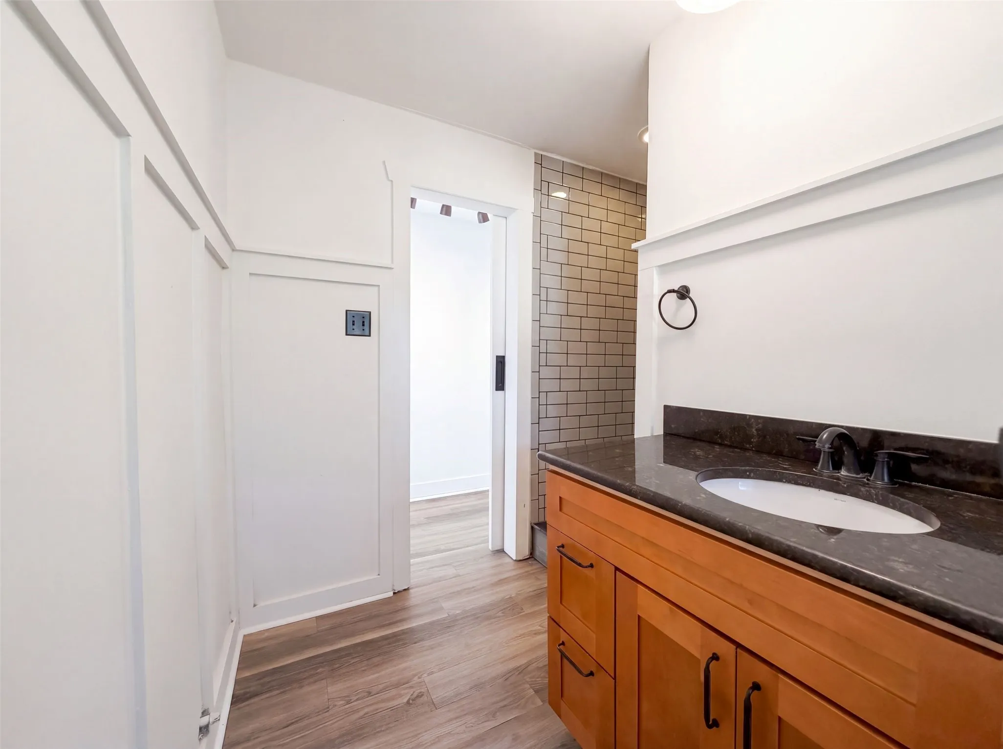Single Family Residence For Sale in Tarrant County , 1856 Carl Street, Fort Worth, Texas 76103, 2 Bedroom, 2 Bathroom, Garage spaces, 1,338 Sqft, built in 1928, mls#21359199, Real Estate Agent in Fort Worth, Homes For Sale in Tarrant county, Homes For Sale in Fort Worth, Realtor in Fort Worth Texas, Real Estate Brokerage Independent Realty Texas, Luminita Cordes Realtor