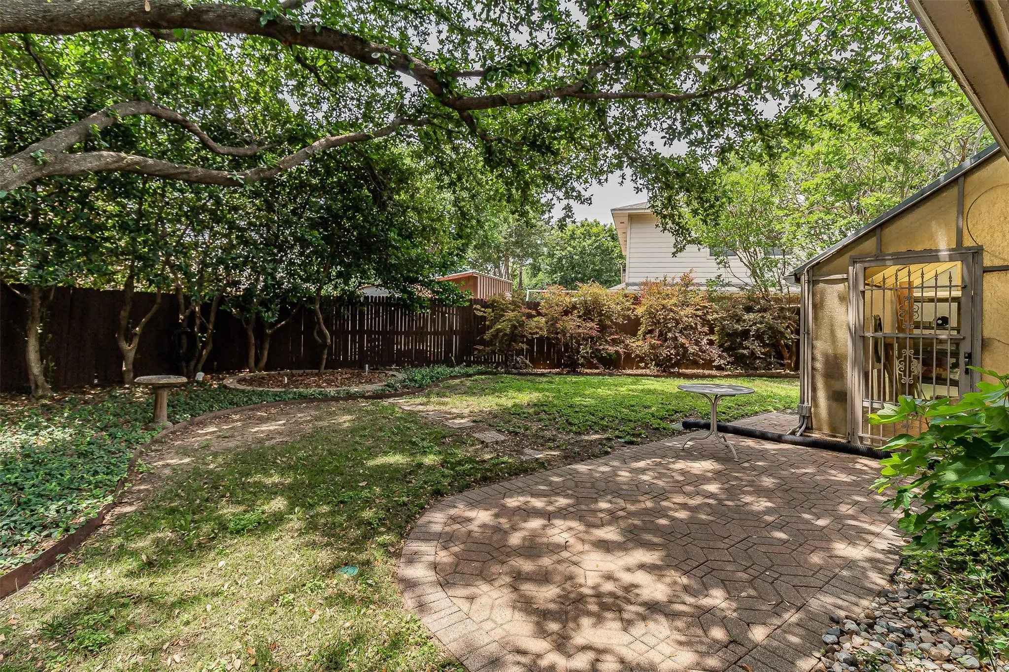 Single Family Residence For Rent in Dallas County , 2604 Twinpost Court, Irving, Texas 75062, 4 Bedroom, 2 Bathroom, 2 Garage spaces, 2,159 Sqft, built in 1973, Price $3,200, mls#21359193, Real Estate Agent in Irving, Homes For Rent in Dallas county, Homes For Rent in Irving, Realtor in Irving Texas, Real Estate Brokerage Independent Realty Texas, Luminita Cordes Realtor