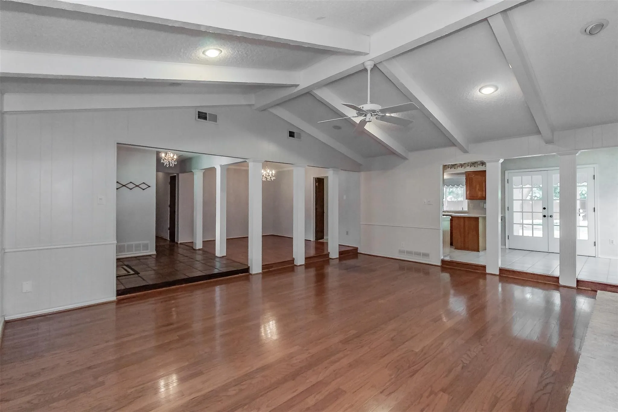 Single Family Residence For Rent in Dallas County , 2604 Twinpost Court, Irving, Texas 75062, 4 Bedroom, 2 Bathroom, 2 Garage spaces, 2,159 Sqft, built in 1973, Price $3,200, mls#21359193, Real Estate Agent in Irving, Homes For Rent in Dallas county, Homes For Rent in Irving, Realtor in Irving Texas, Real Estate Brokerage Independent Realty Texas, Luminita Cordes Realtor
