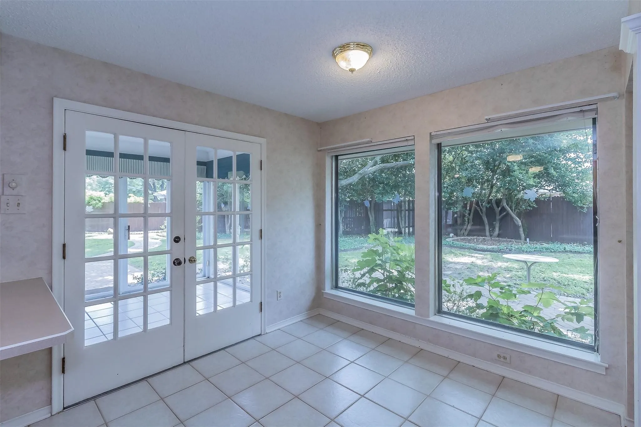 Single Family Residence For Rent in Dallas County , 2604 Twinpost Court, Irving, Texas 75062, 4 Bedroom, 2 Bathroom, 2 Garage spaces, 2,159 Sqft, built in 1973, Price $3,200, mls#21359193, Real Estate Agent in Irving, Homes For Rent in Dallas county, Homes For Rent in Irving, Realtor in Irving Texas, Real Estate Brokerage Independent Realty Texas, Luminita Cordes Realtor