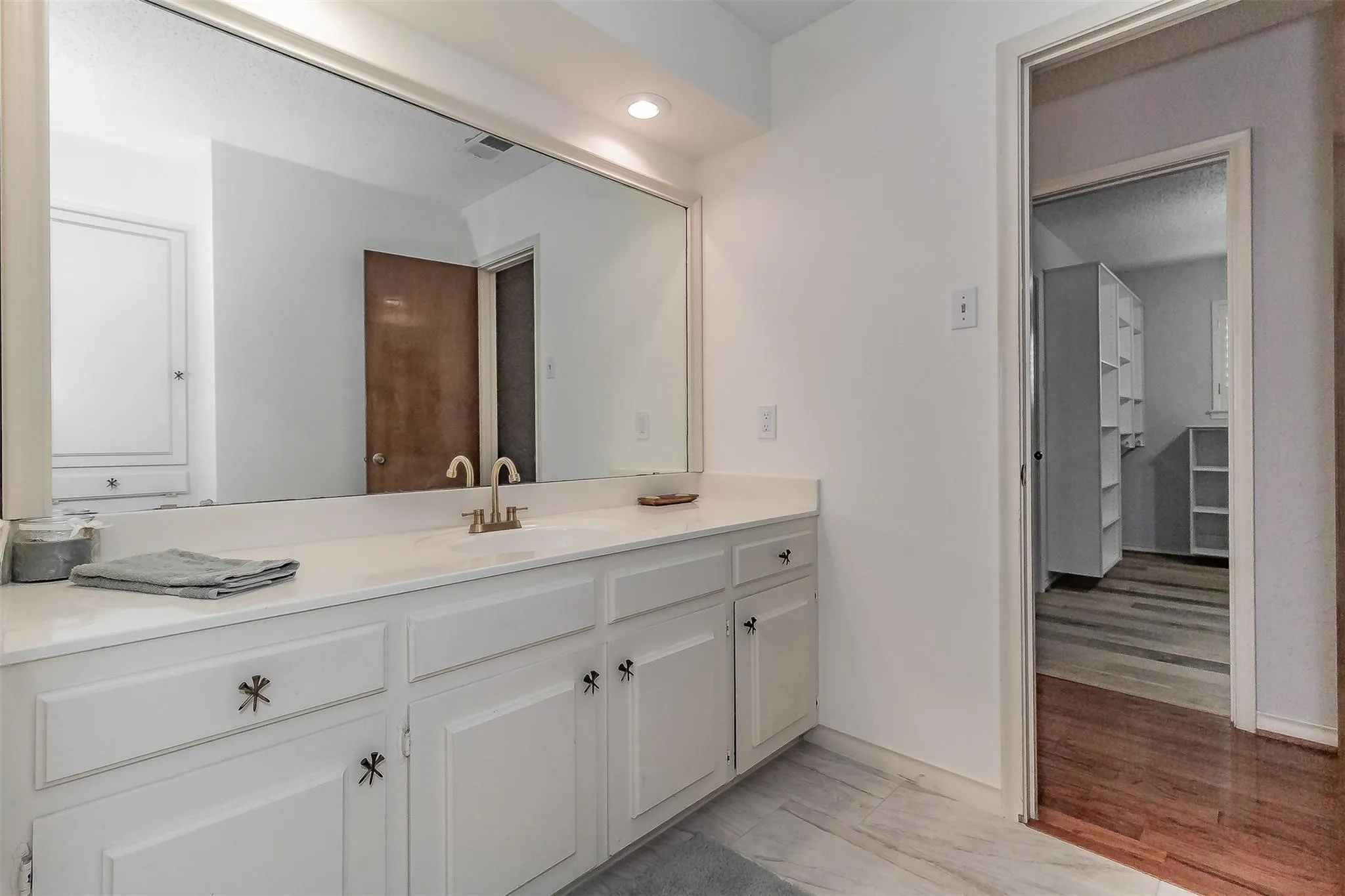Single Family Residence For Rent in Dallas County , 2604 Twinpost Court, Irving, Texas 75062, 4 Bedroom, 2 Bathroom, 2 Garage spaces, 2,159 Sqft, built in 1973, Price $3,200, mls#21359193, Real Estate Agent in Irving, Homes For Rent in Dallas county, Homes For Rent in Irving, Realtor in Irving Texas, Real Estate Brokerage Independent Realty Texas, Luminita Cordes Realtor